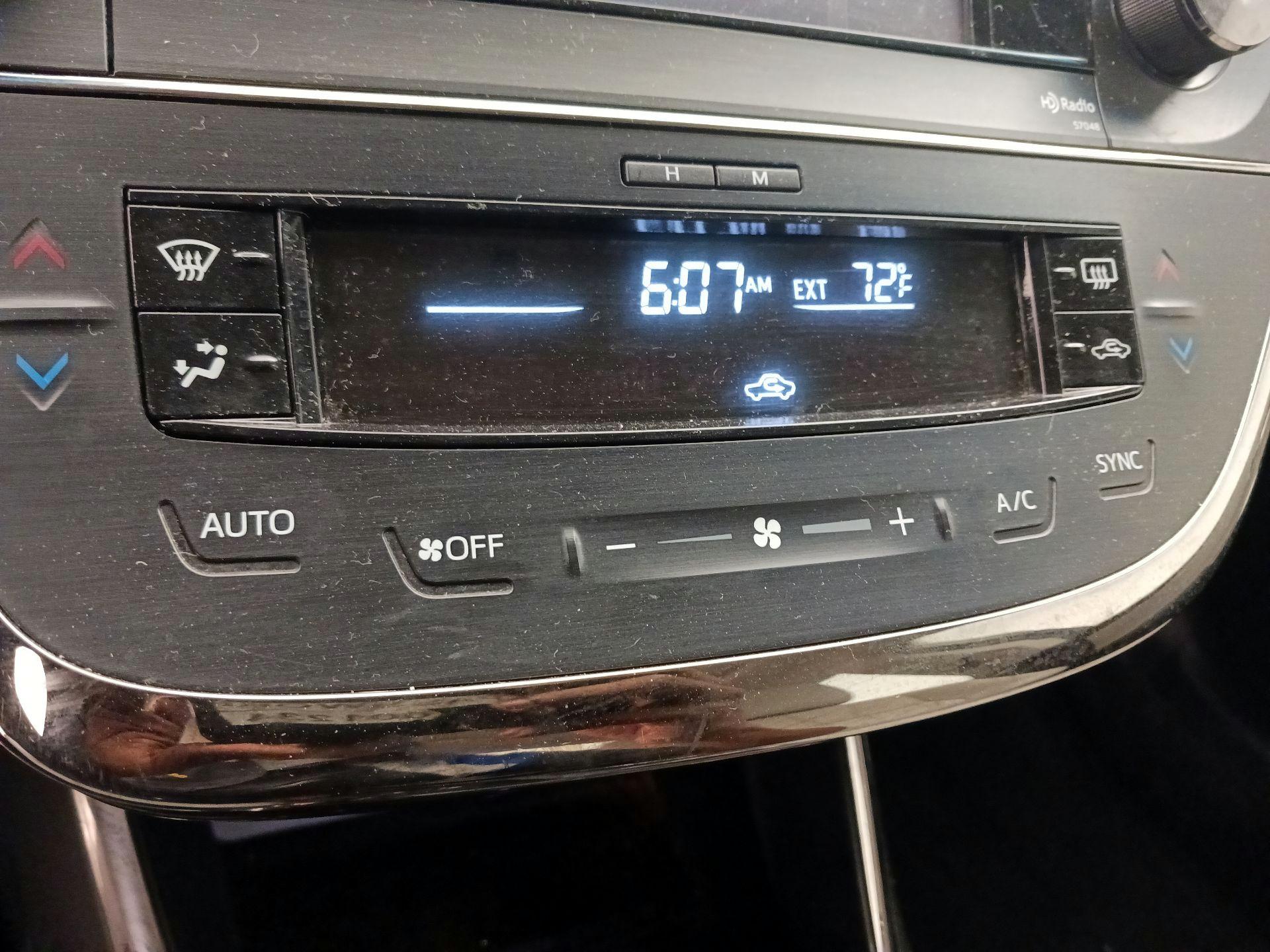 Thumbnail: 2014 Toyota Avalon - 16