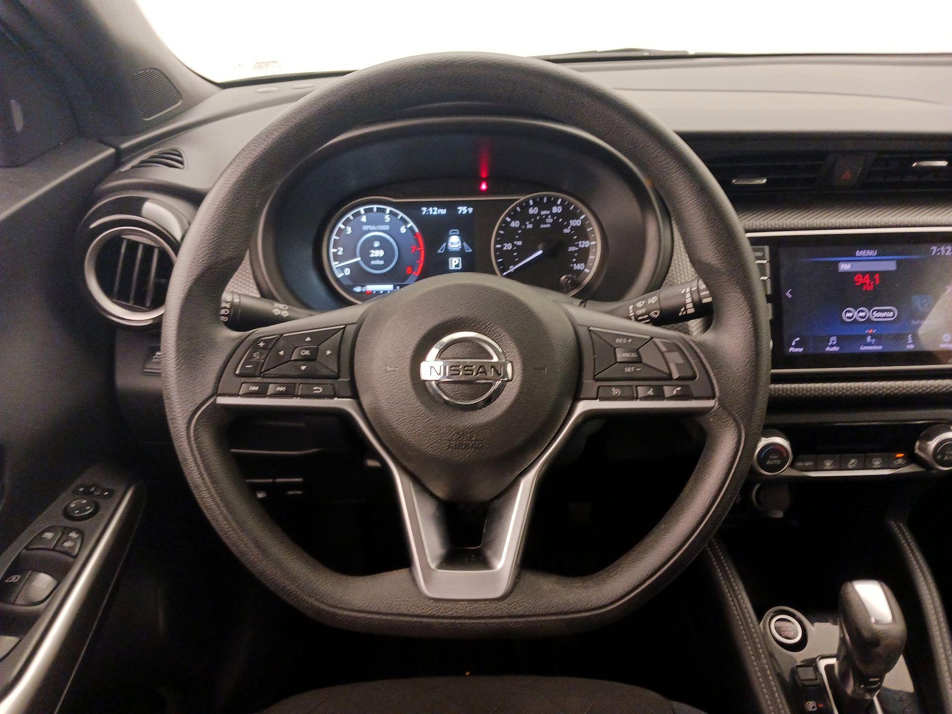 Thumbnail: 2018 Nissan Kicks - 10