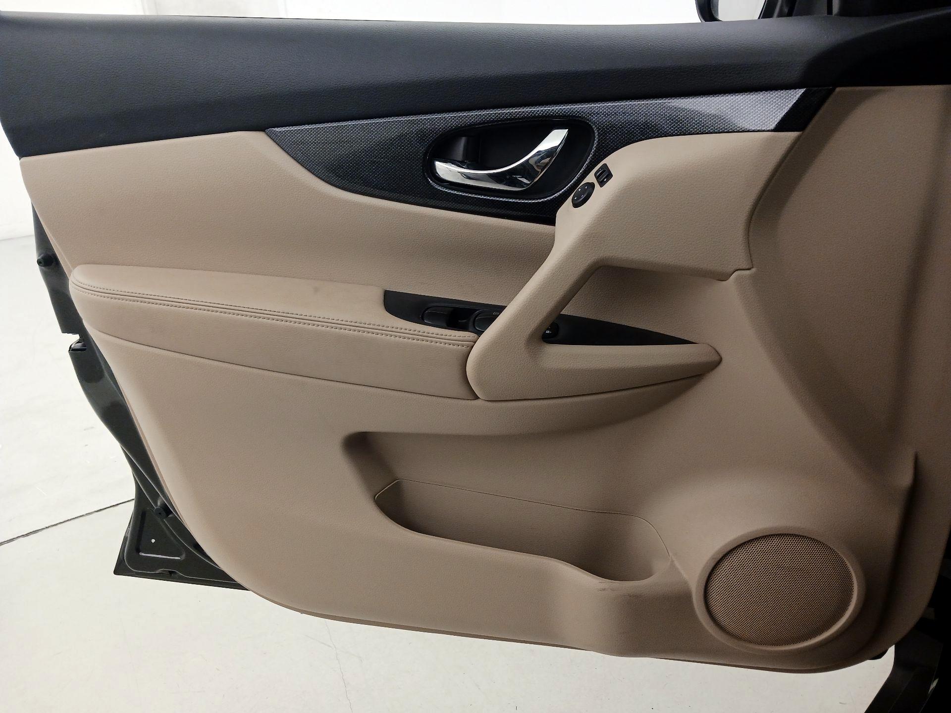 Thumbnail: 2015 Nissan Rogue - 12