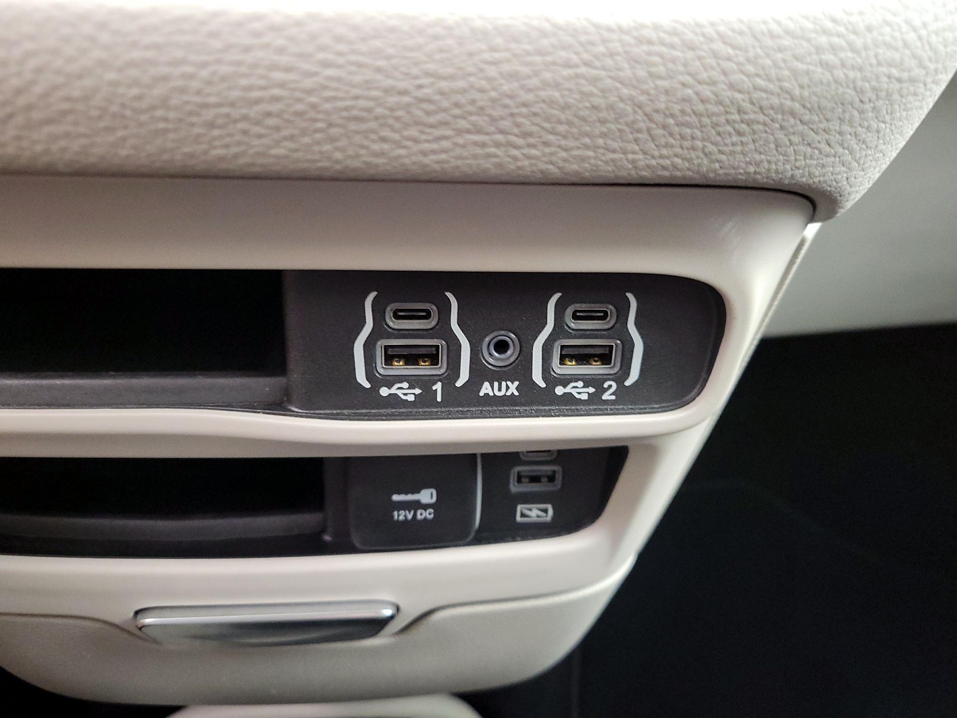 Thumbnail: 2022 Chrysler Pacifica - 16