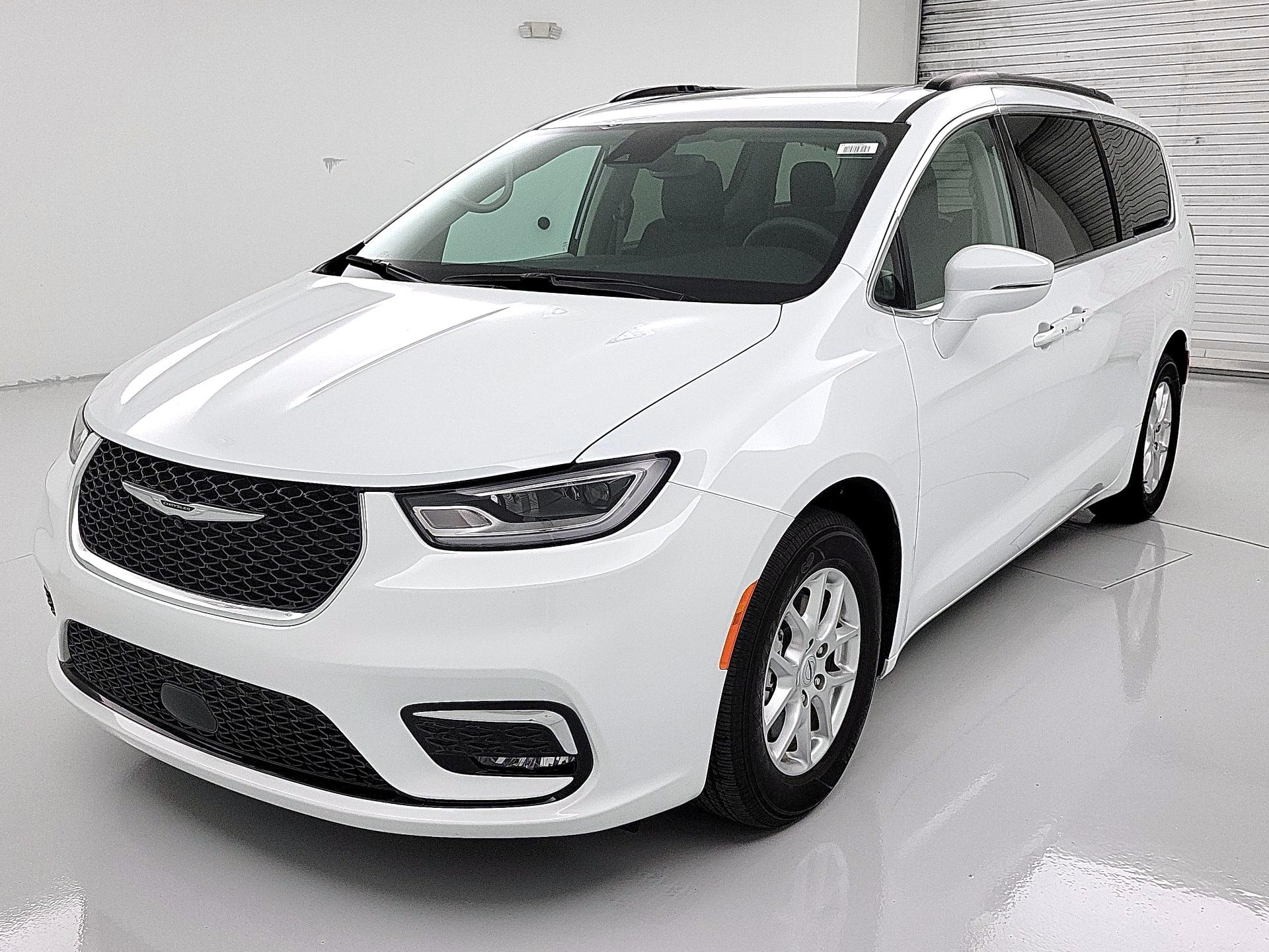 Thumbnail: 2022 Chrysler Pacifica - 3