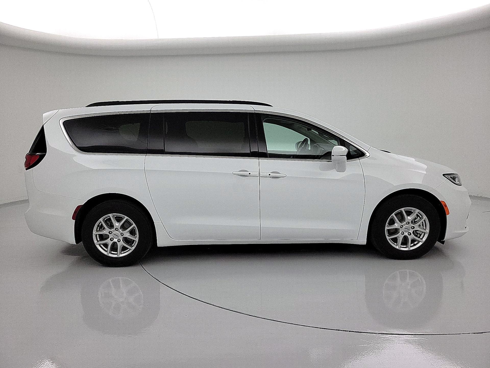 Thumbnail: 2022 Chrysler Pacifica - 4