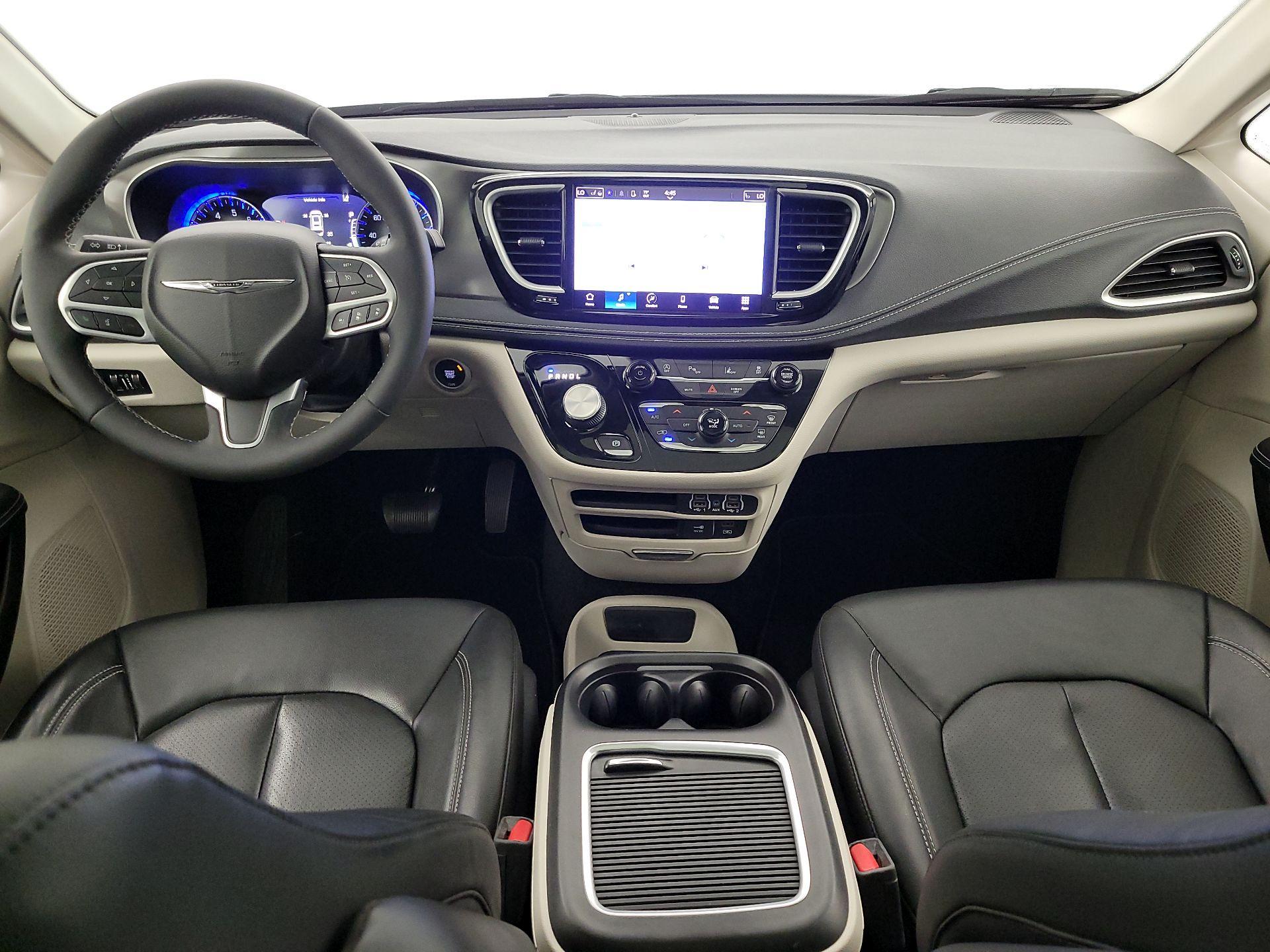 Thumbnail: 2022 Chrysler Pacifica - 8