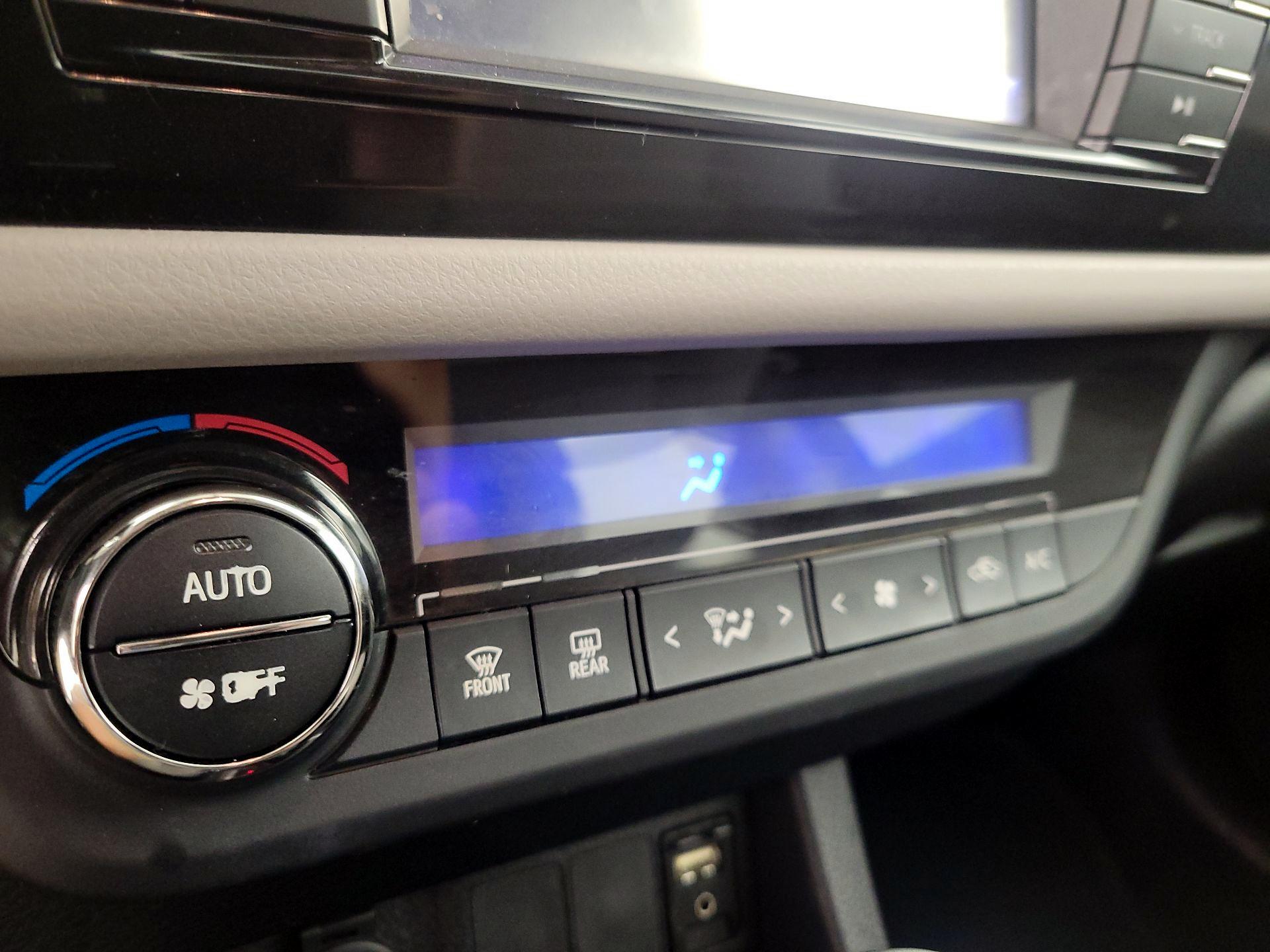 Thumbnail: 2014 Toyota Corolla - 16