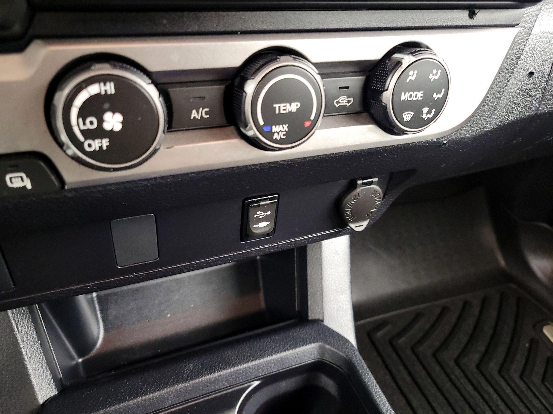 Thumbnail: 2019 Toyota Tacoma - 14
