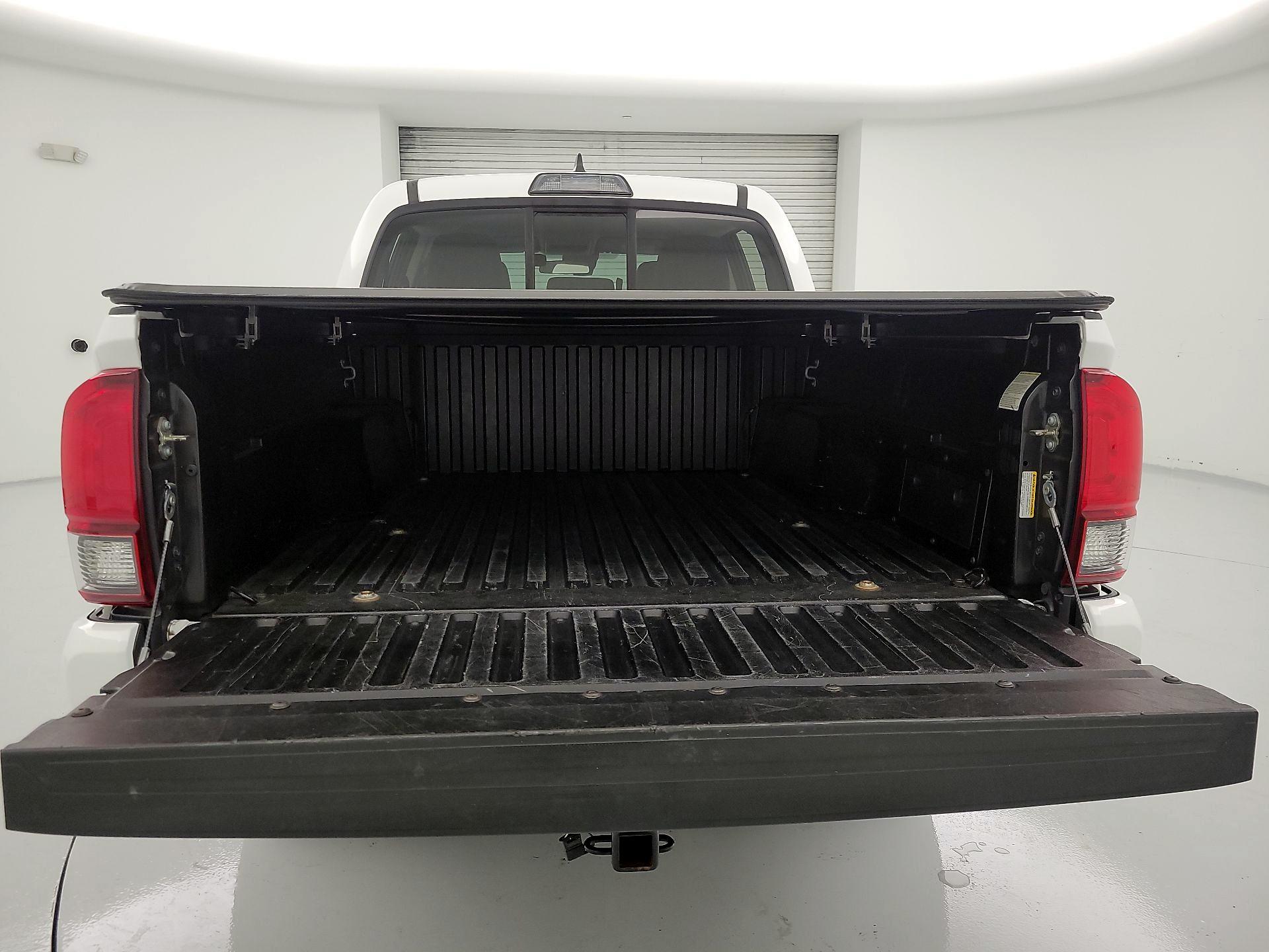 Thumbnail: 2019 Toyota Tacoma - 18