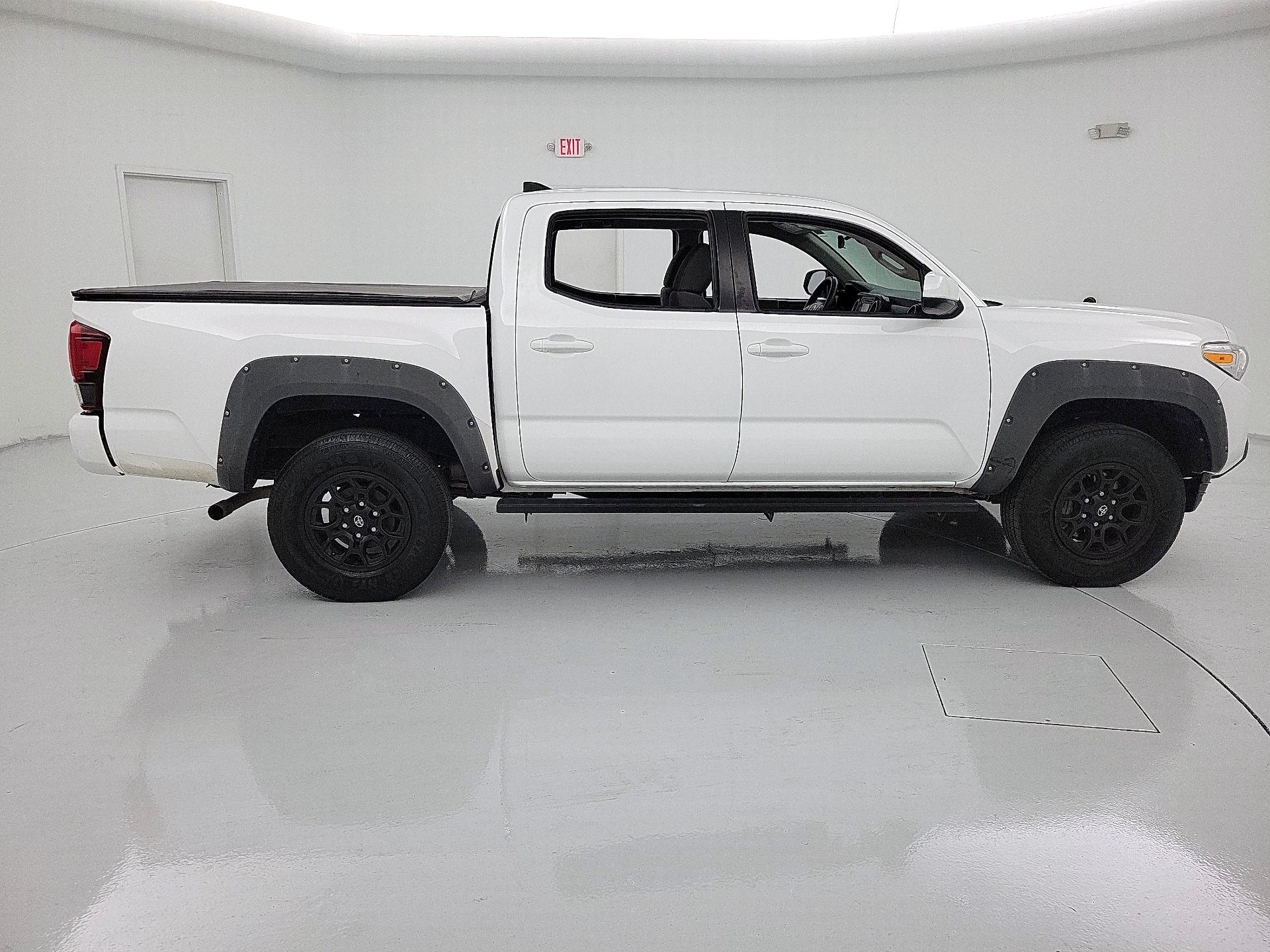 Thumbnail: 2019 Toyota Tacoma - 4