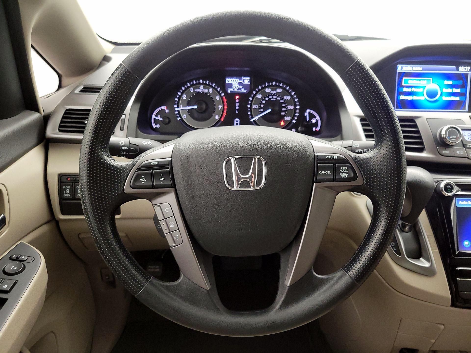Thumbnail: 2015 Honda Odyssey - 10