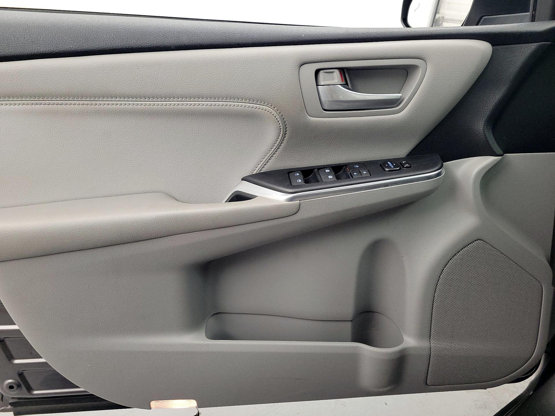Thumbnail: 2017 Toyota Camry - 12