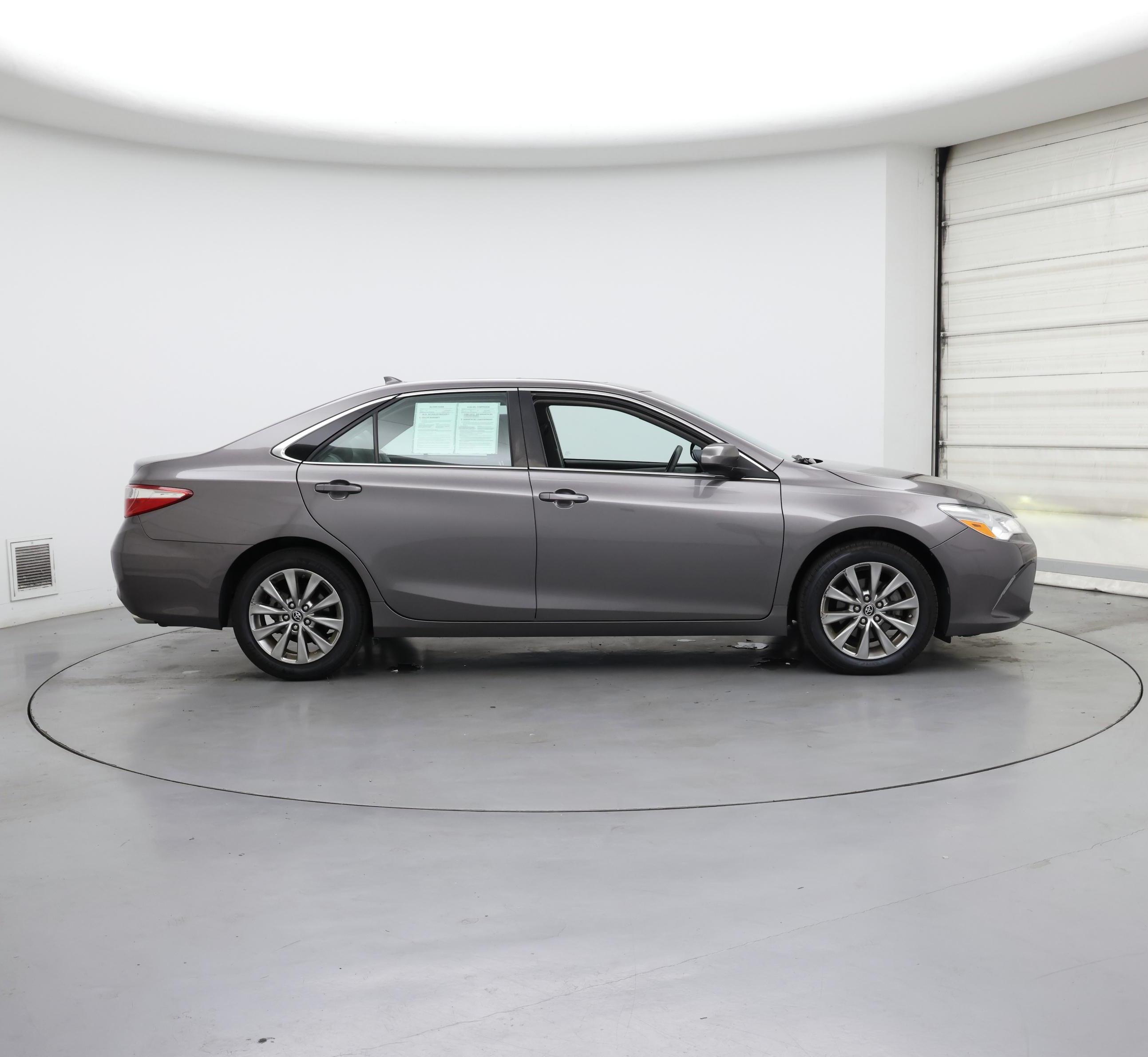Thumbnail: 2017 Toyota Camry - 7