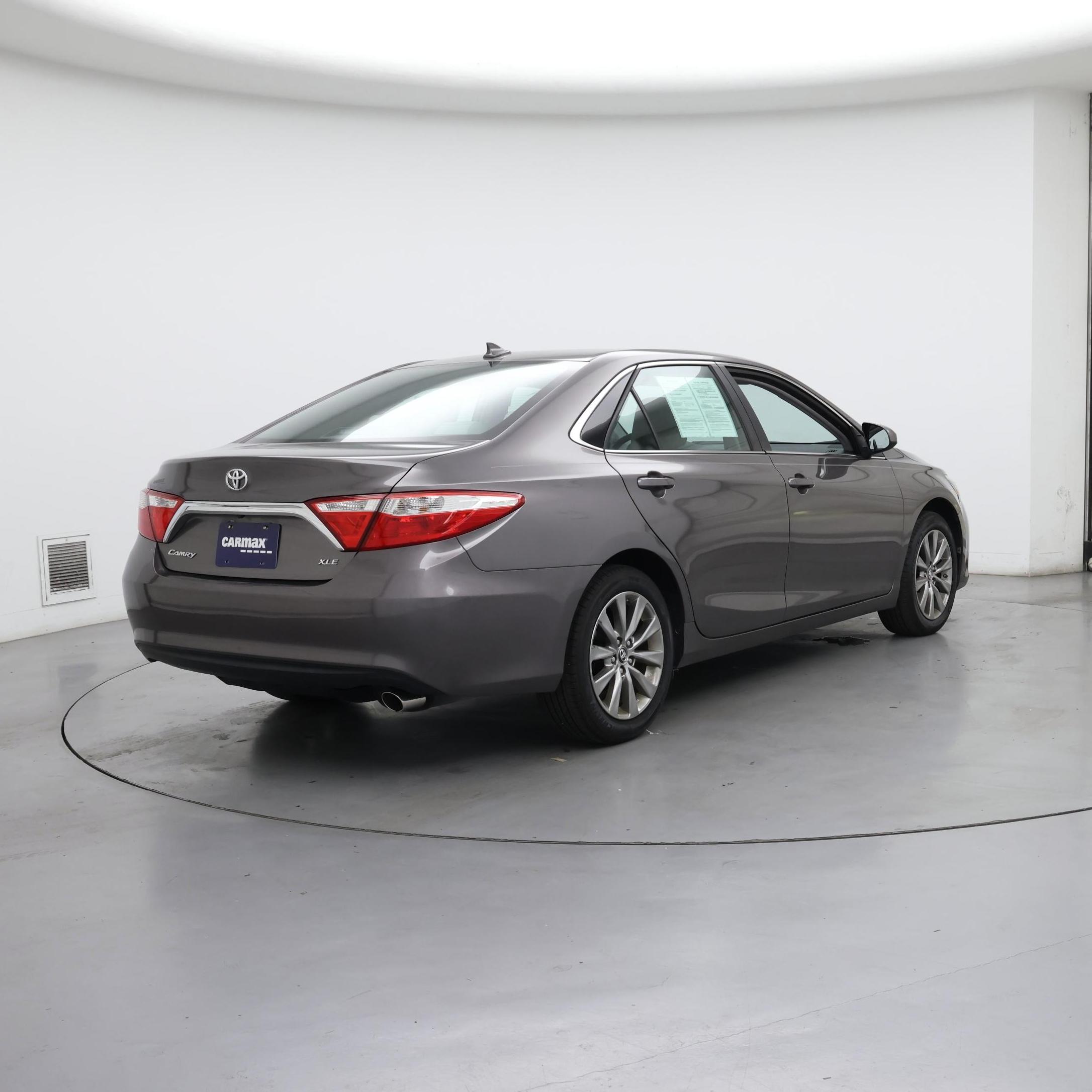 Thumbnail: 2017 Toyota Camry - 8