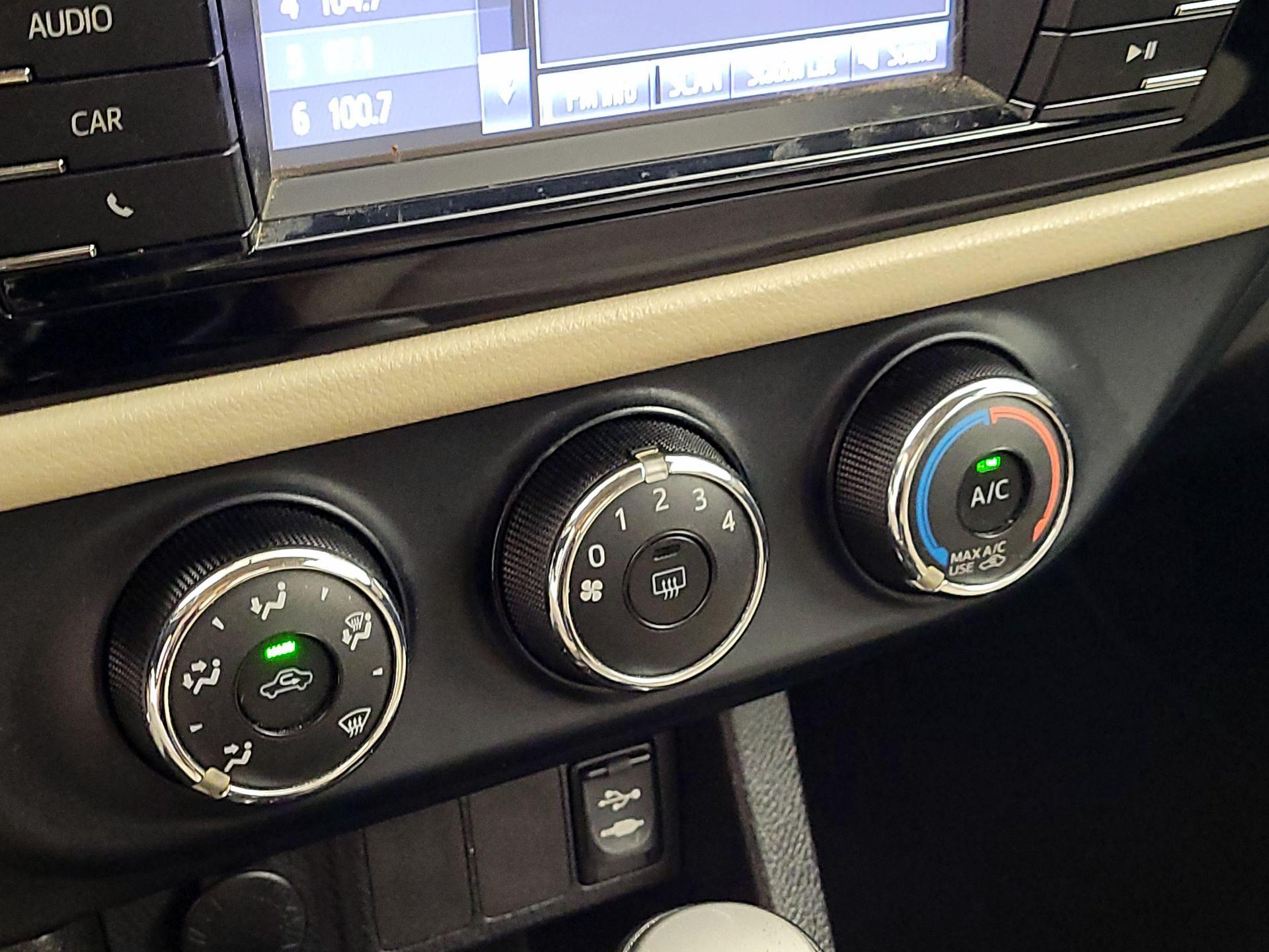 Thumbnail: 2014 Toyota Corolla - 15