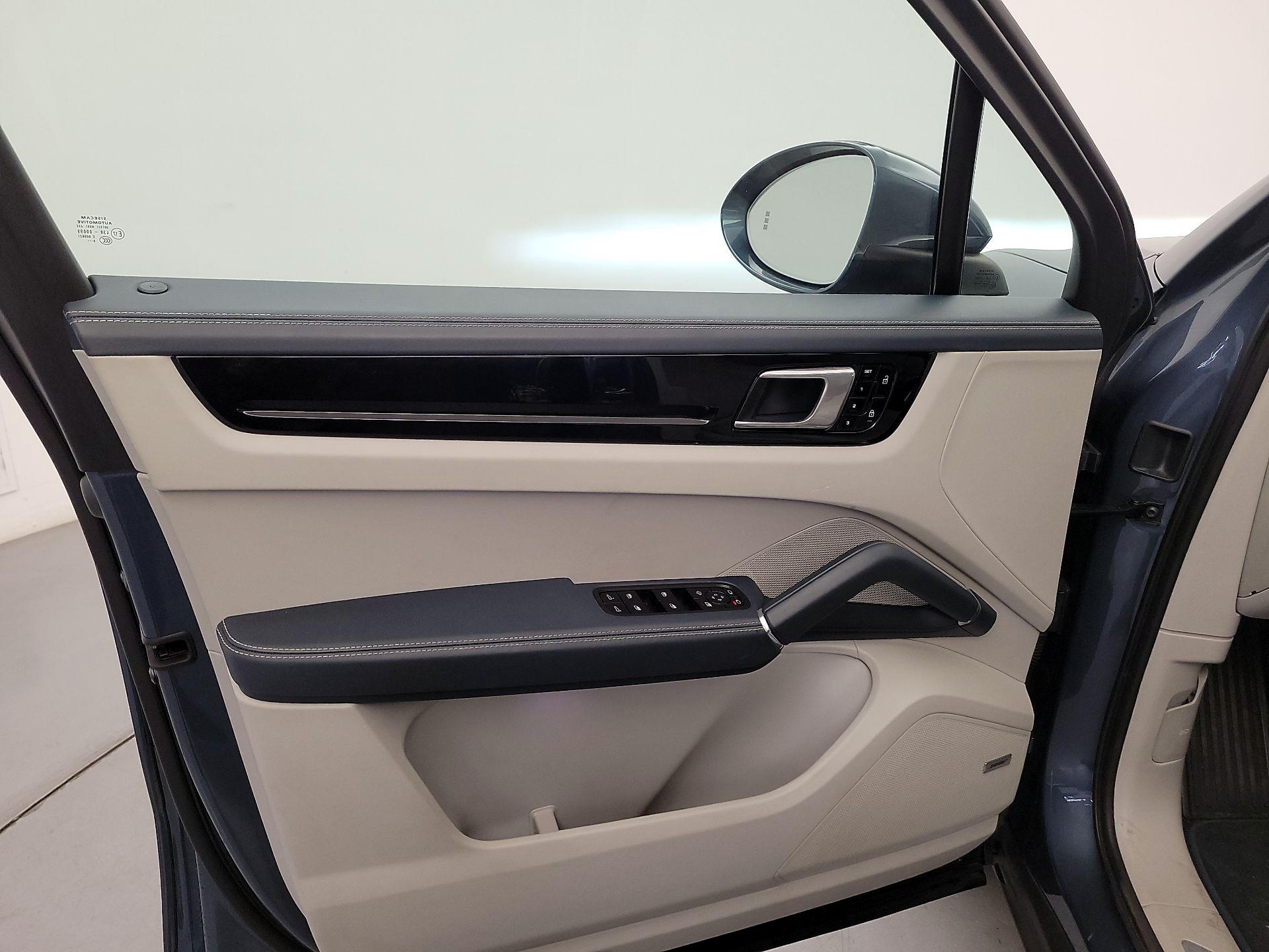 Thumbnail: 2019 Porsche Cayenne - 12