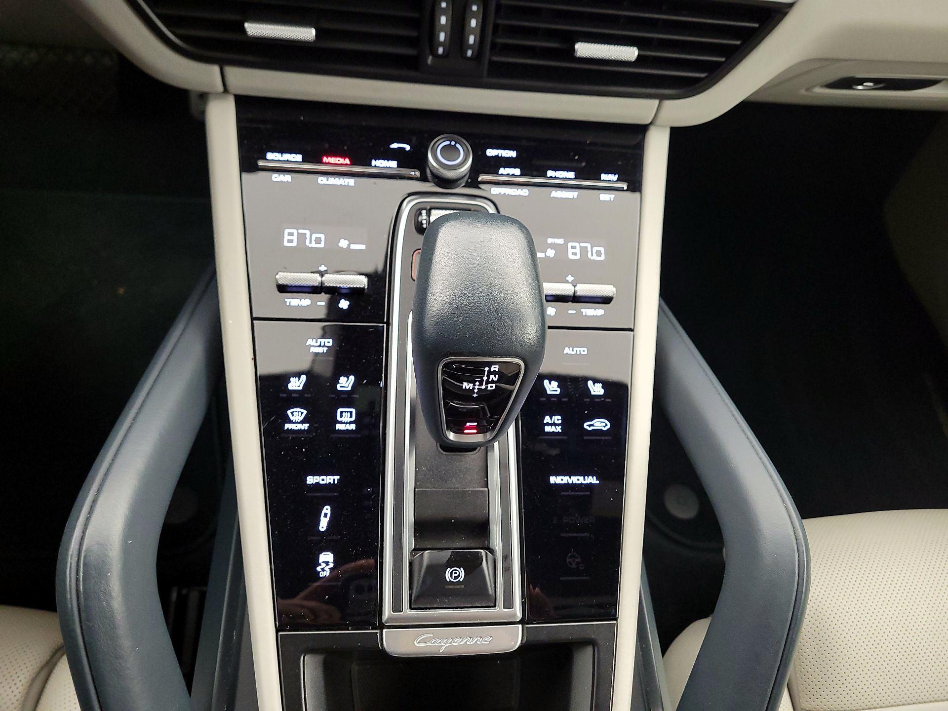 Thumbnail: 2019 Porsche Cayenne - 17