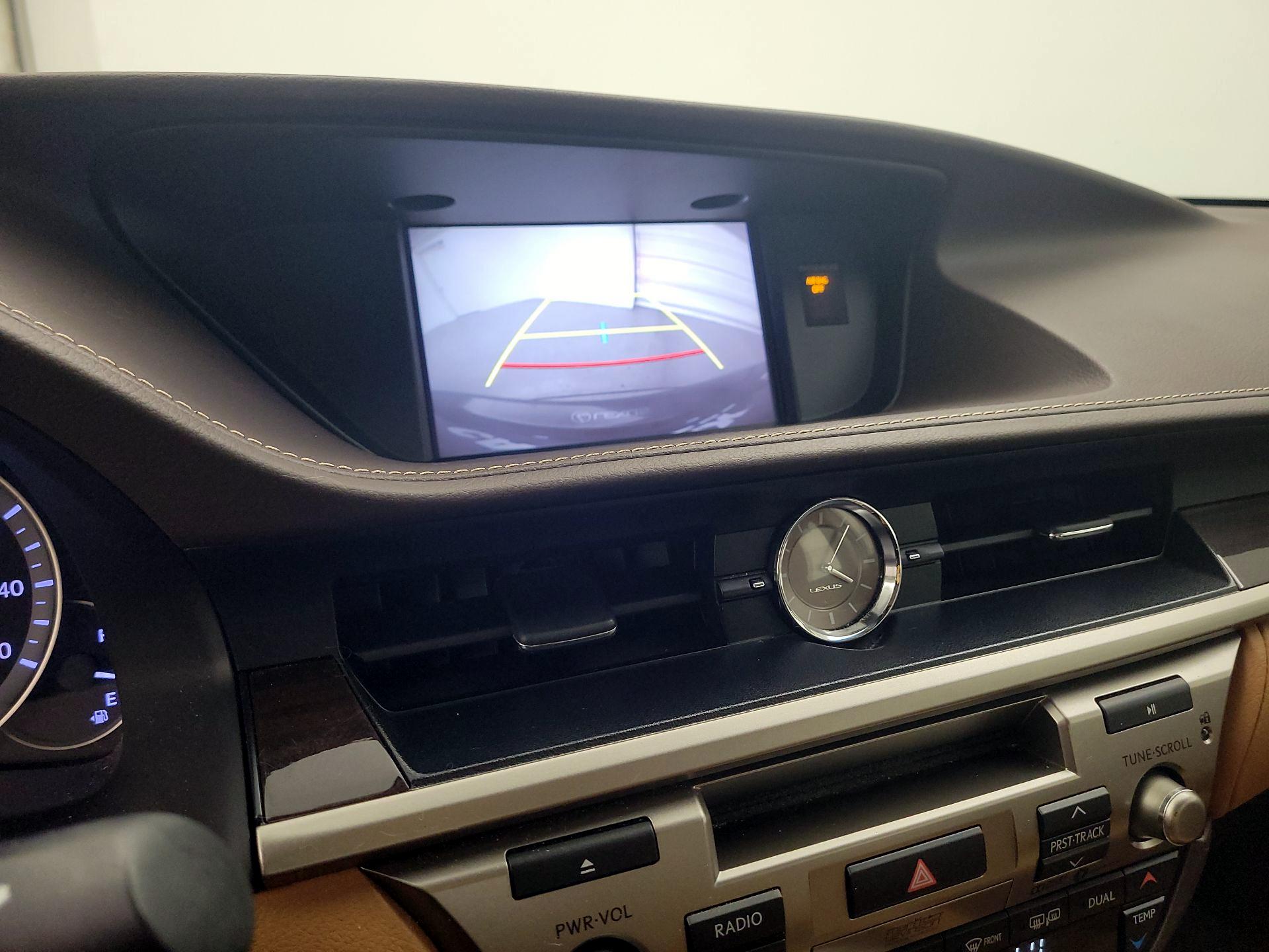 Thumbnail: 2018 Lexus ES - 15