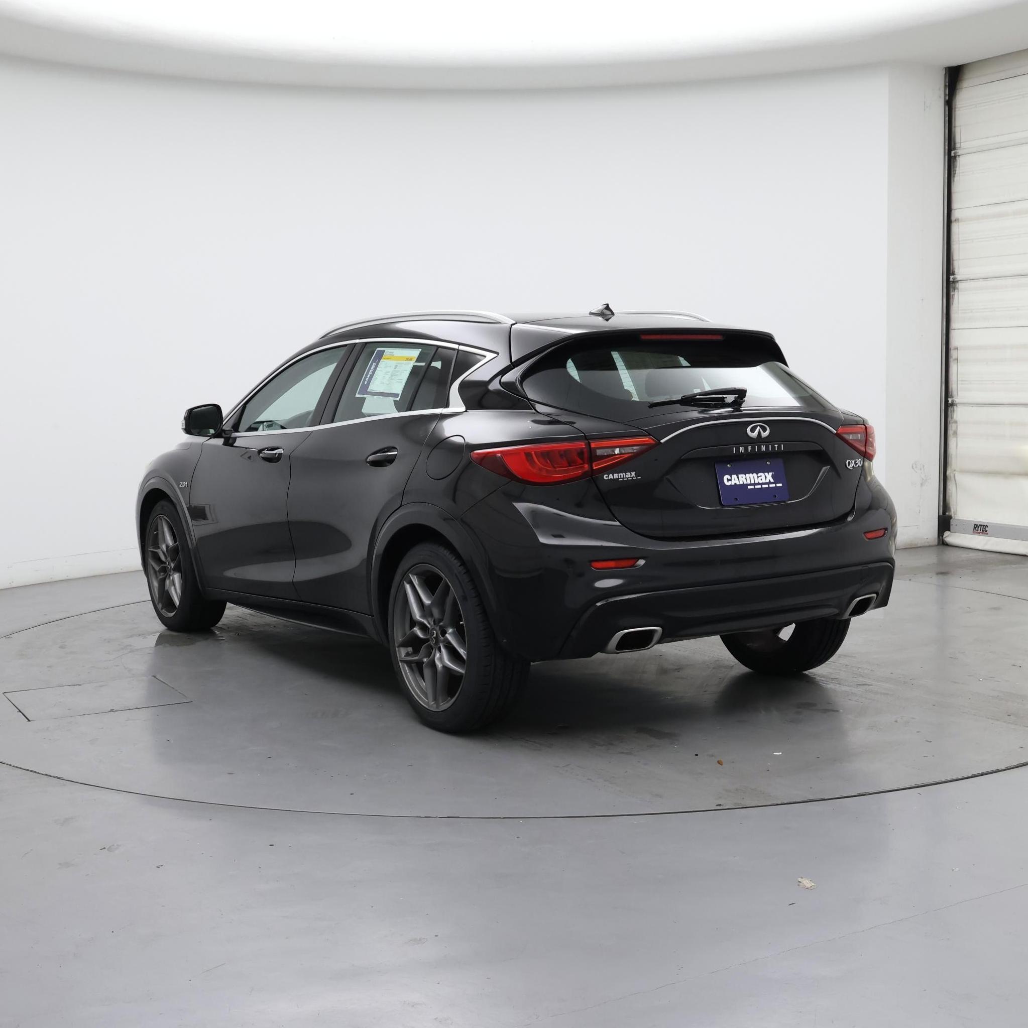 Thumbnail: 2017 INFINITI QX30 - 2