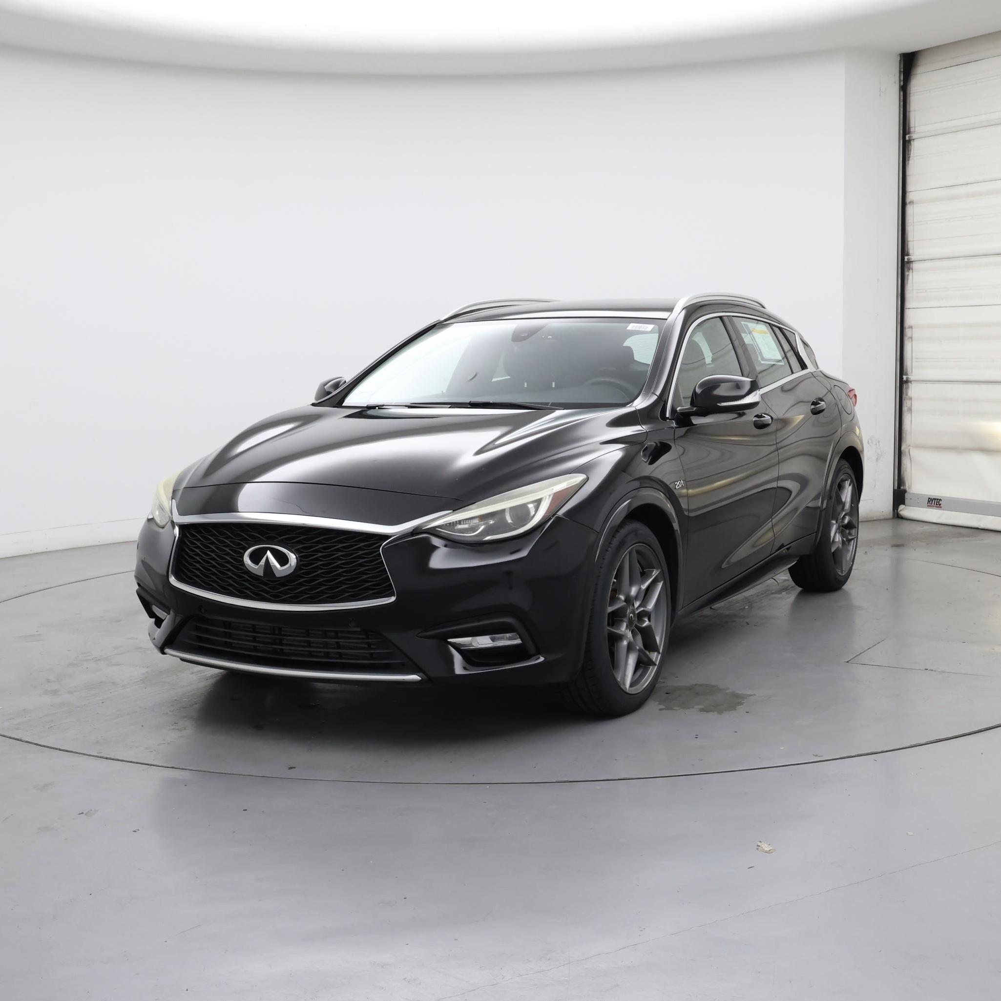 Thumbnail: 2017 INFINITI QX30 - 4