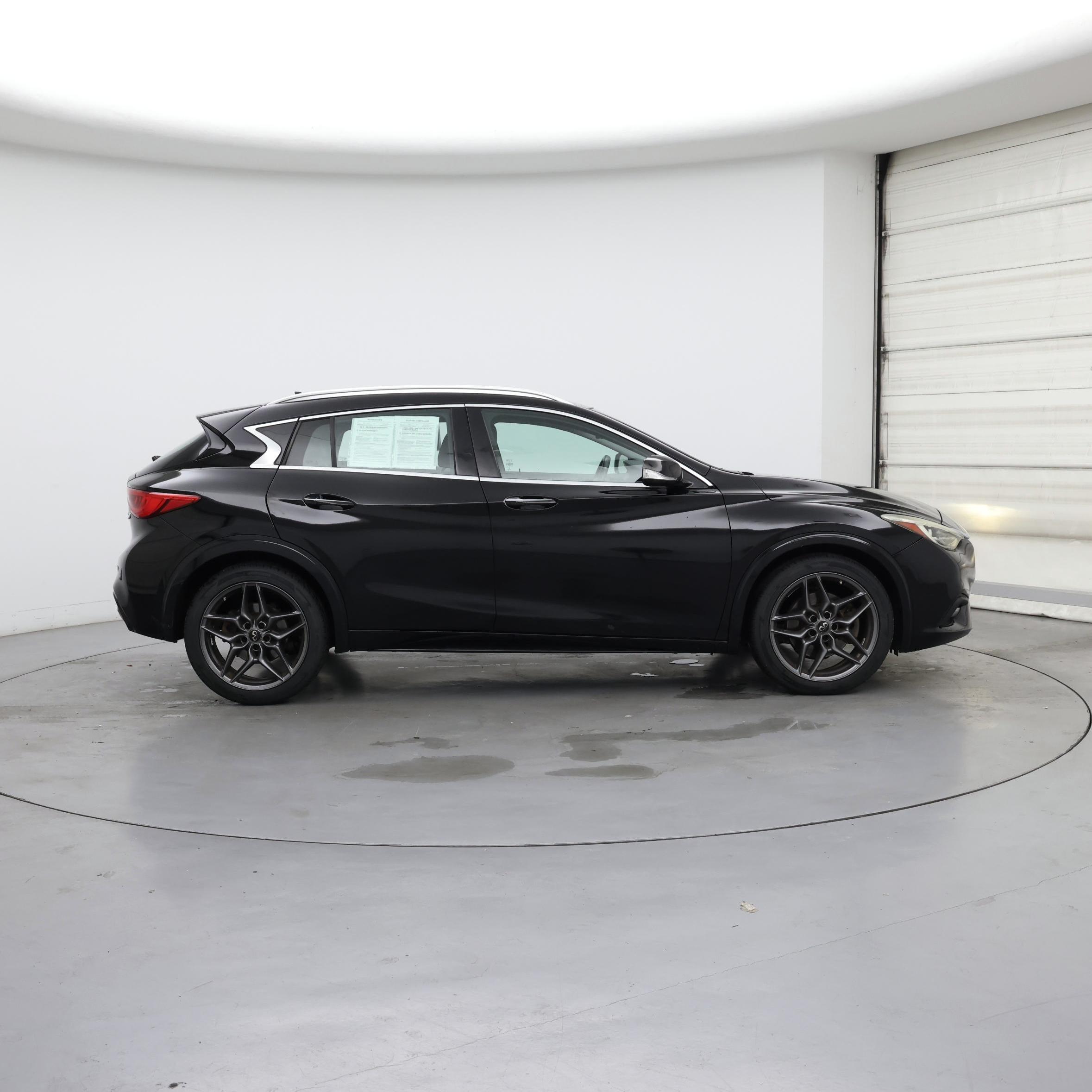 Thumbnail: 2017 INFINITI QX30 - 7