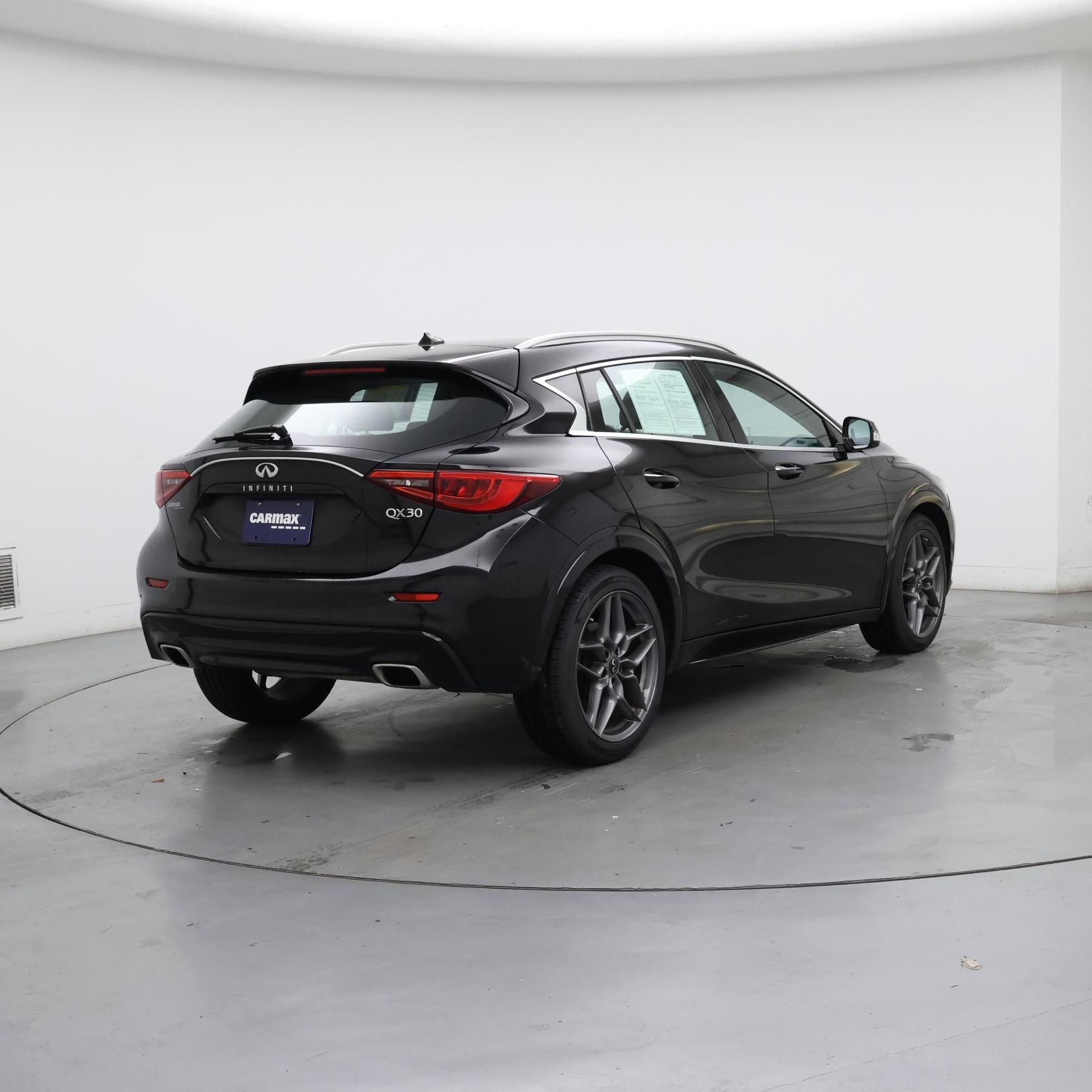 Thumbnail: 2017 INFINITI QX30 - 8