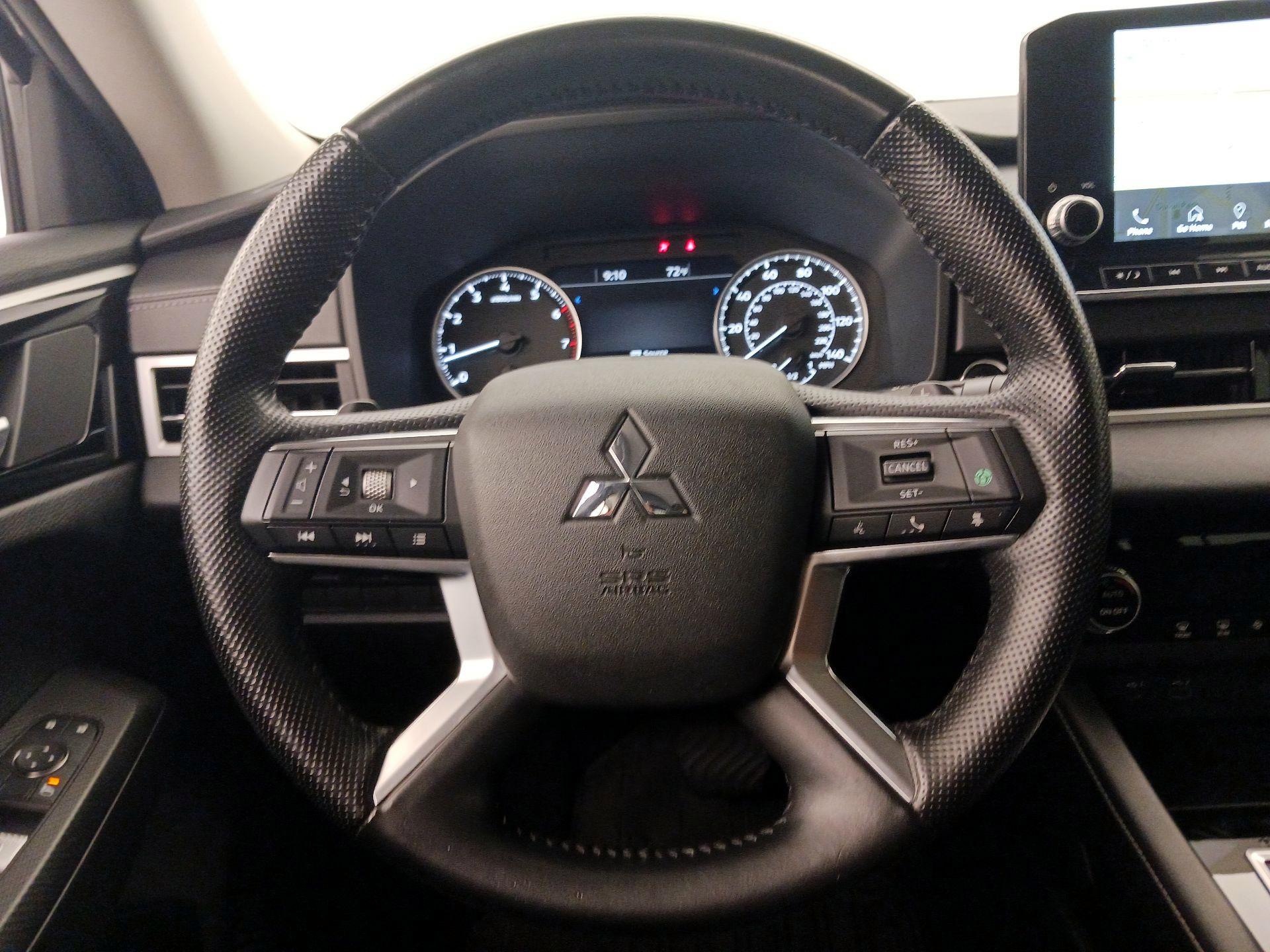 Thumbnail: 2022 Mitsubishi Outlander - 10
