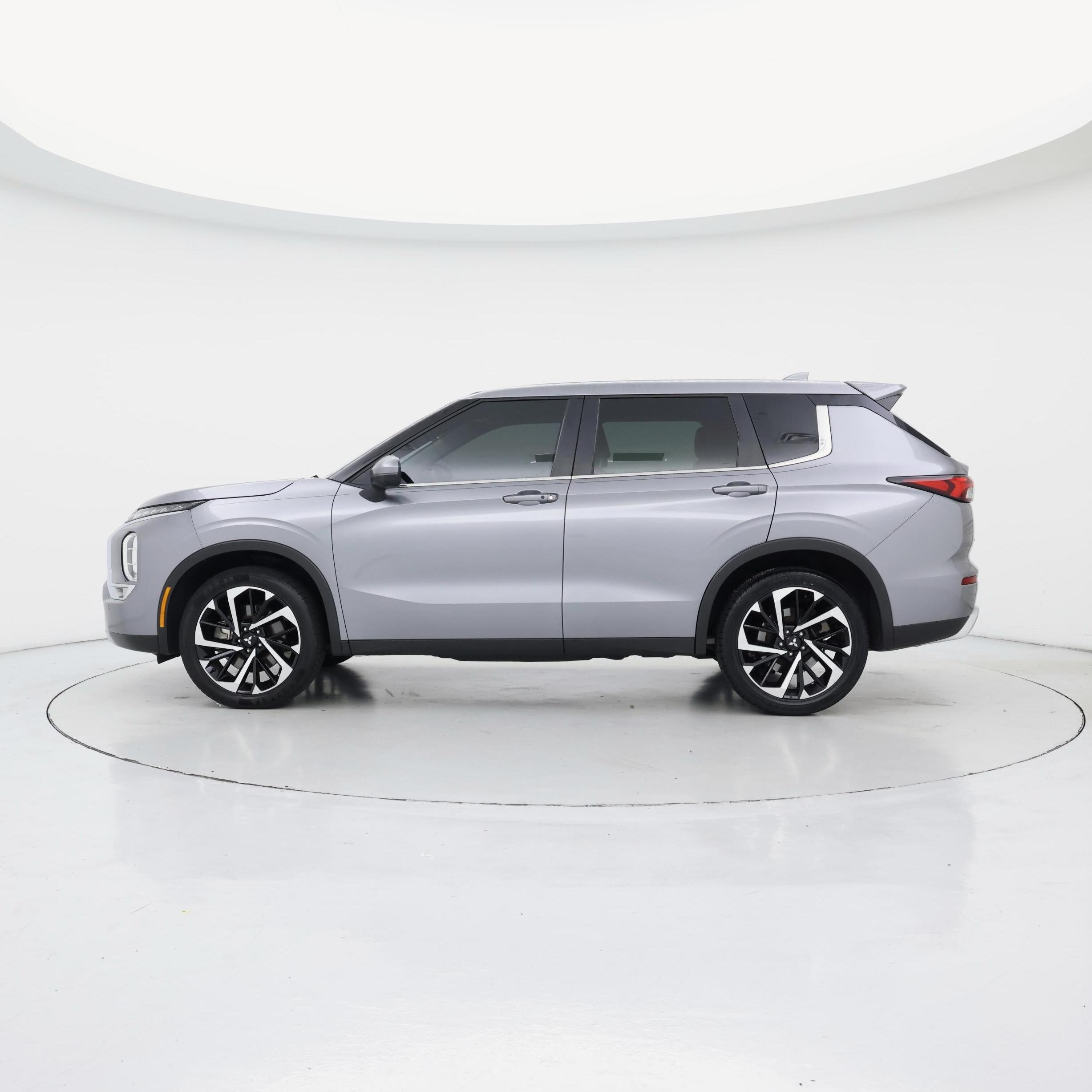 Thumbnail: 2022 Mitsubishi Outlander - 3