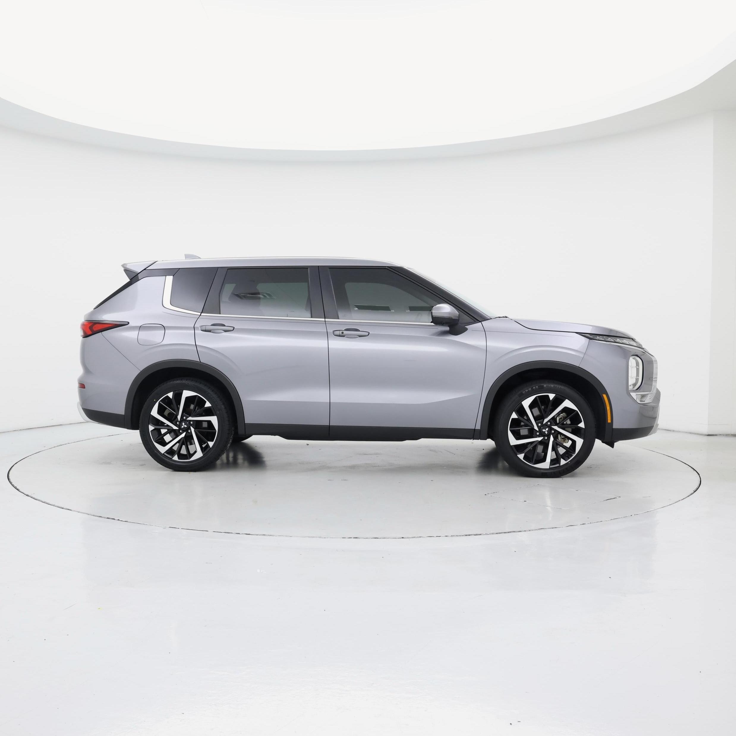 Thumbnail: 2022 Mitsubishi Outlander - 7