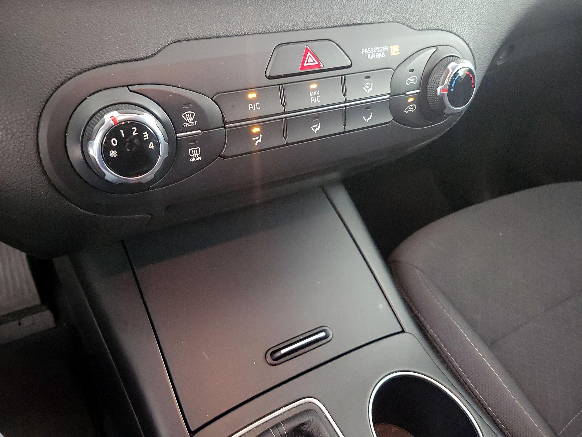 Thumbnail: 2016 Kia Sorento - 14