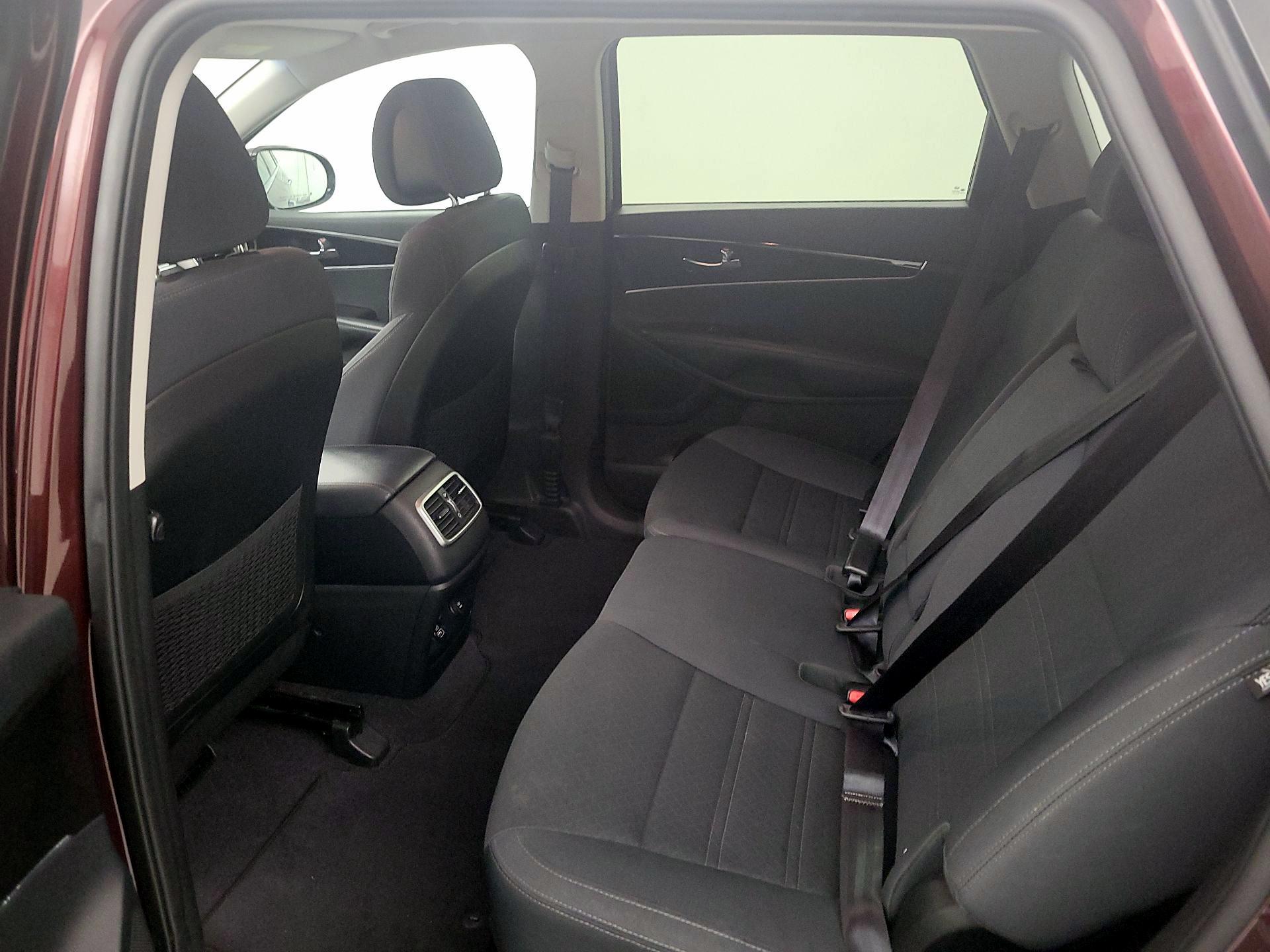 Thumbnail: 2016 Kia Sorento - 17