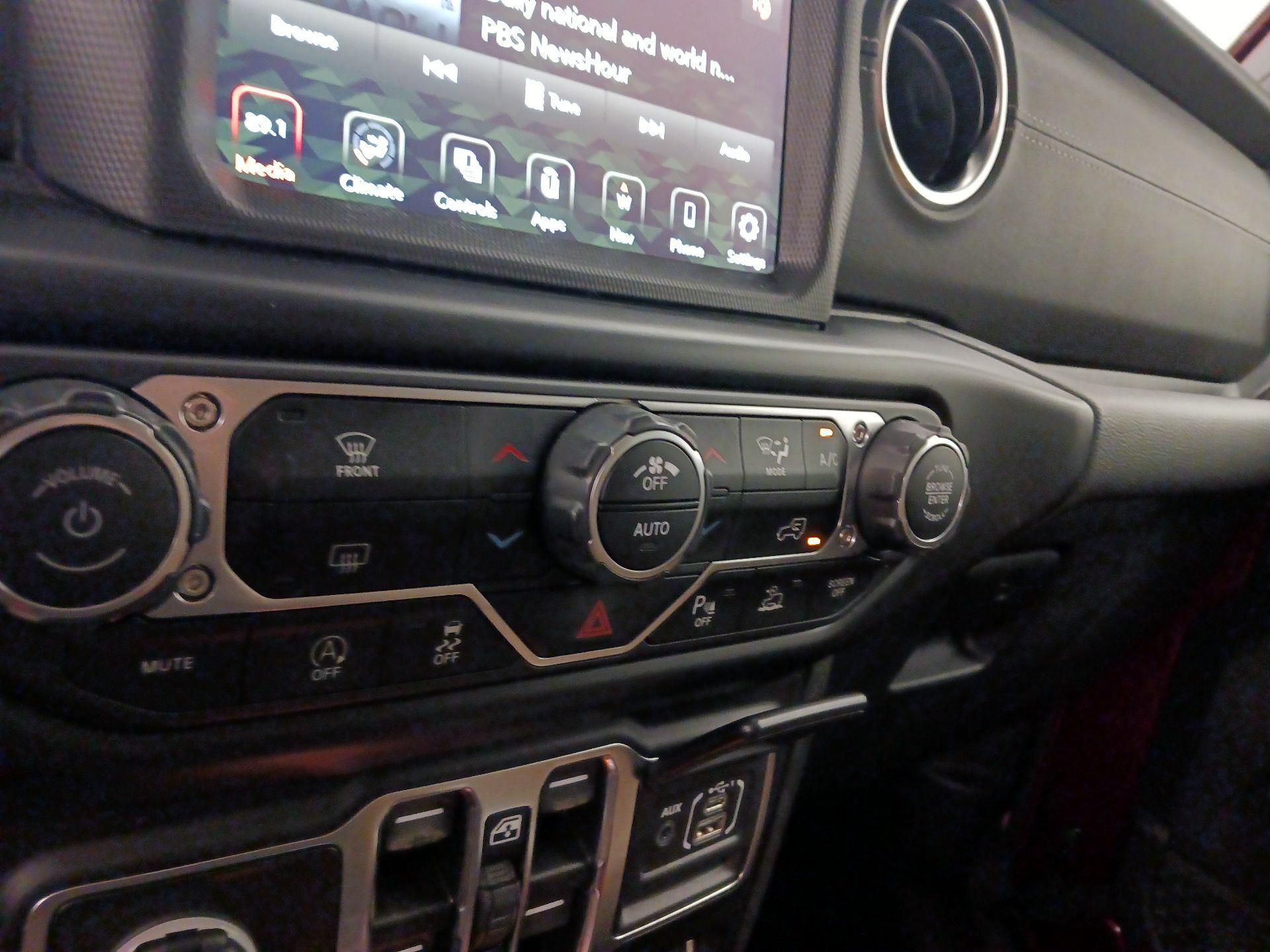 Thumbnail: 2022 Jeep Wrangler - 17