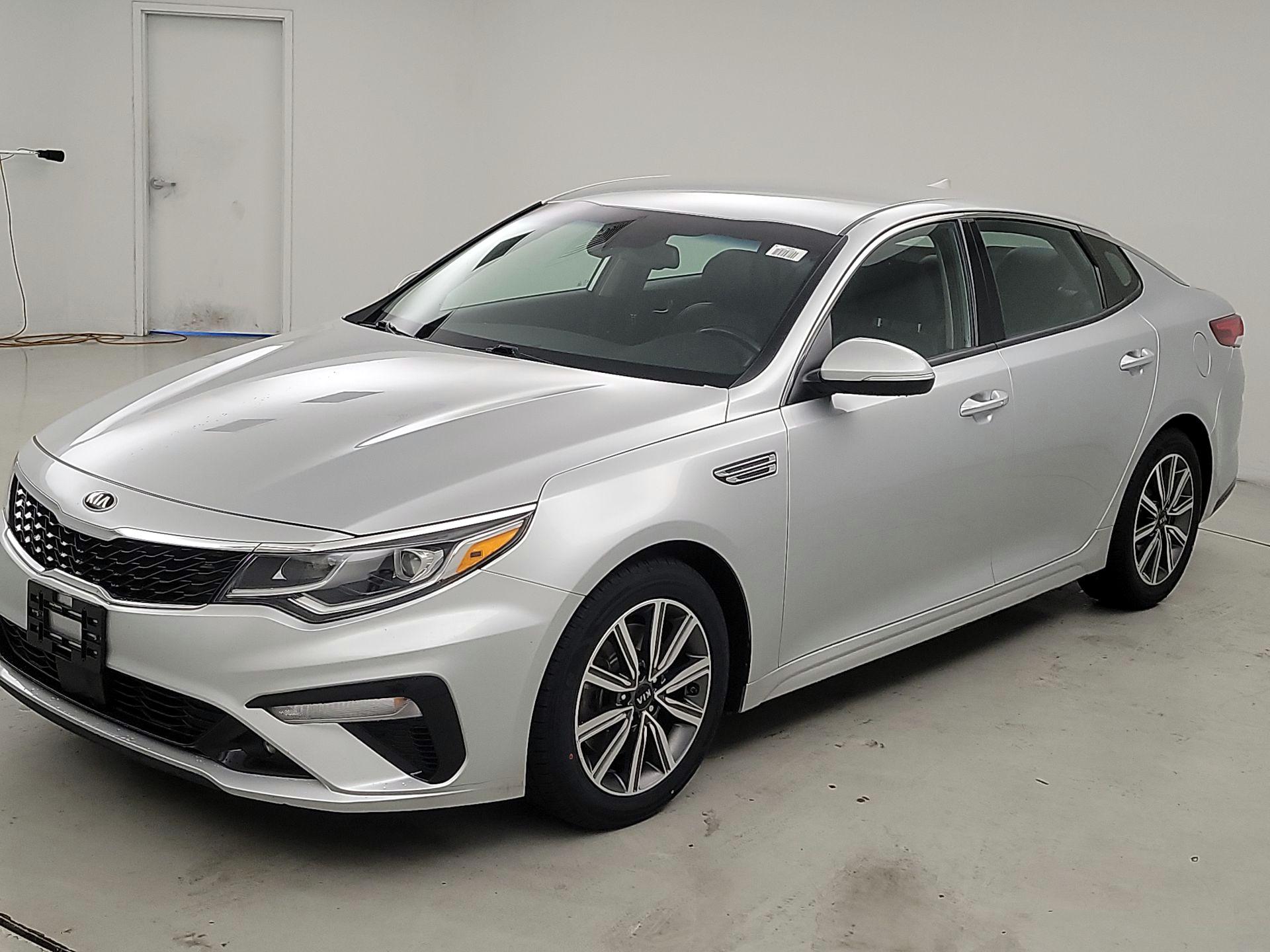 Thumbnail: 2019 Kia Optima - 3