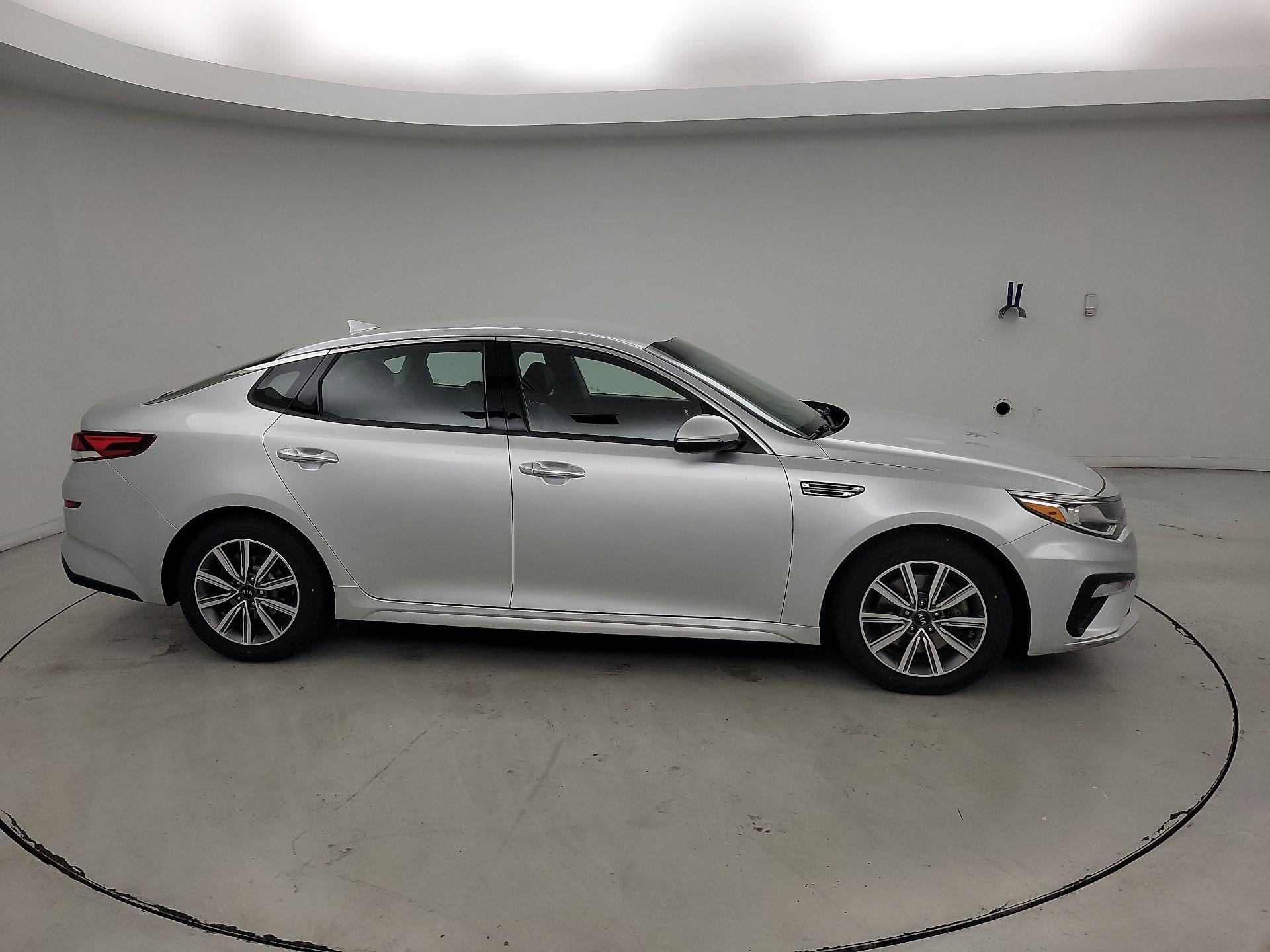 Thumbnail: 2019 Kia Optima - 4