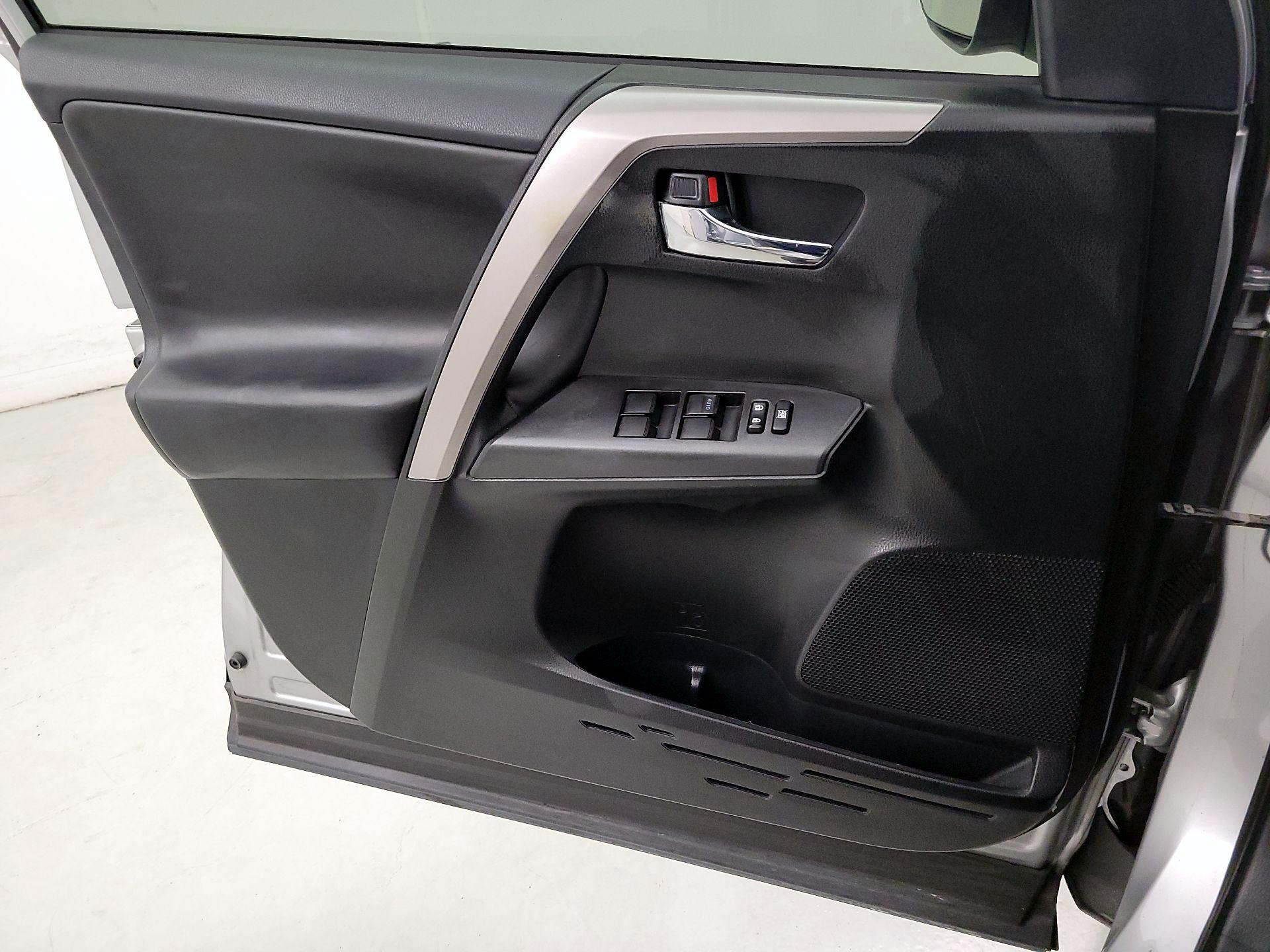 Thumbnail: 2018 Toyota RAV4 - 10
