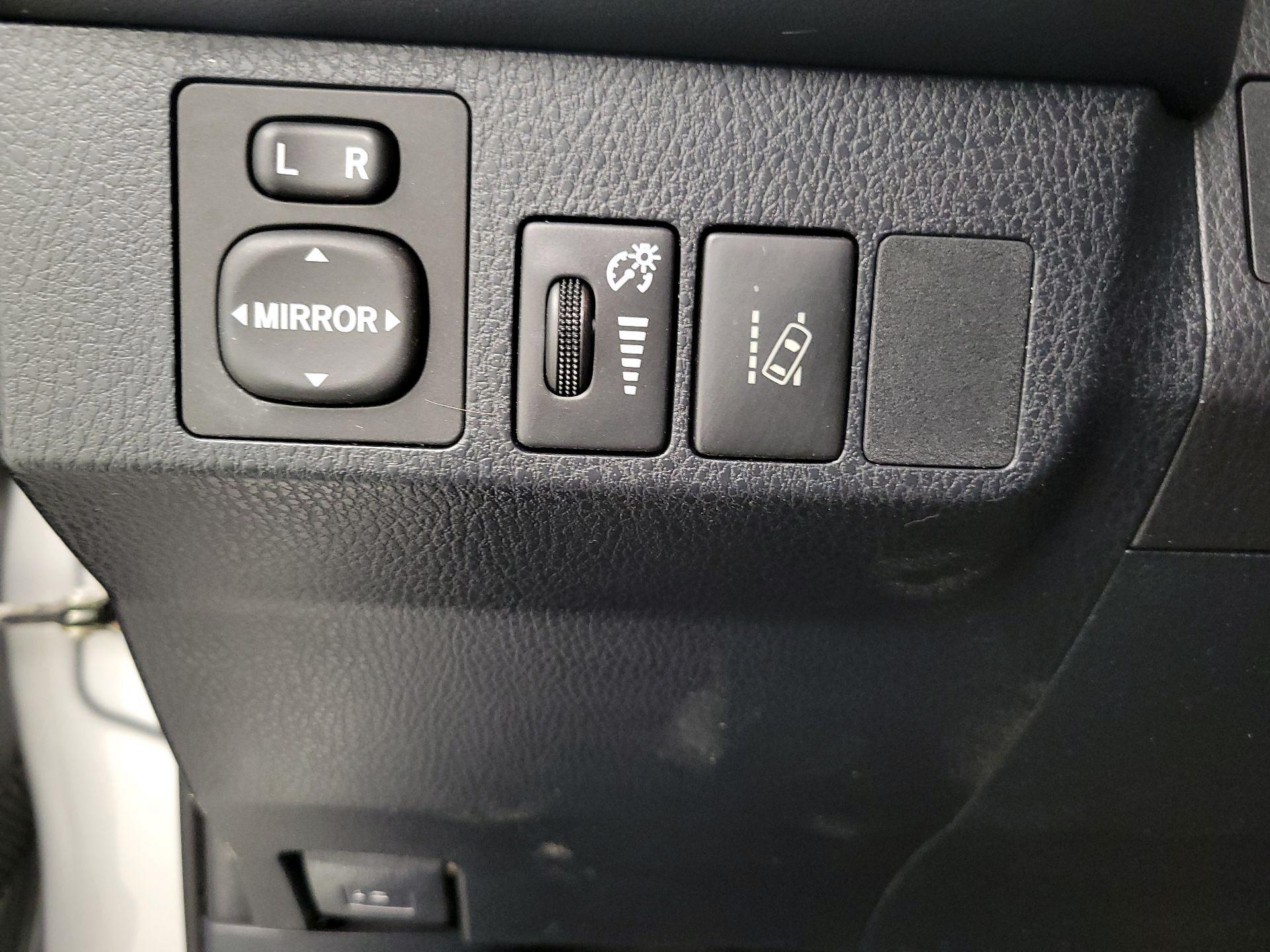 Thumbnail: 2018 Toyota RAV4 - 11