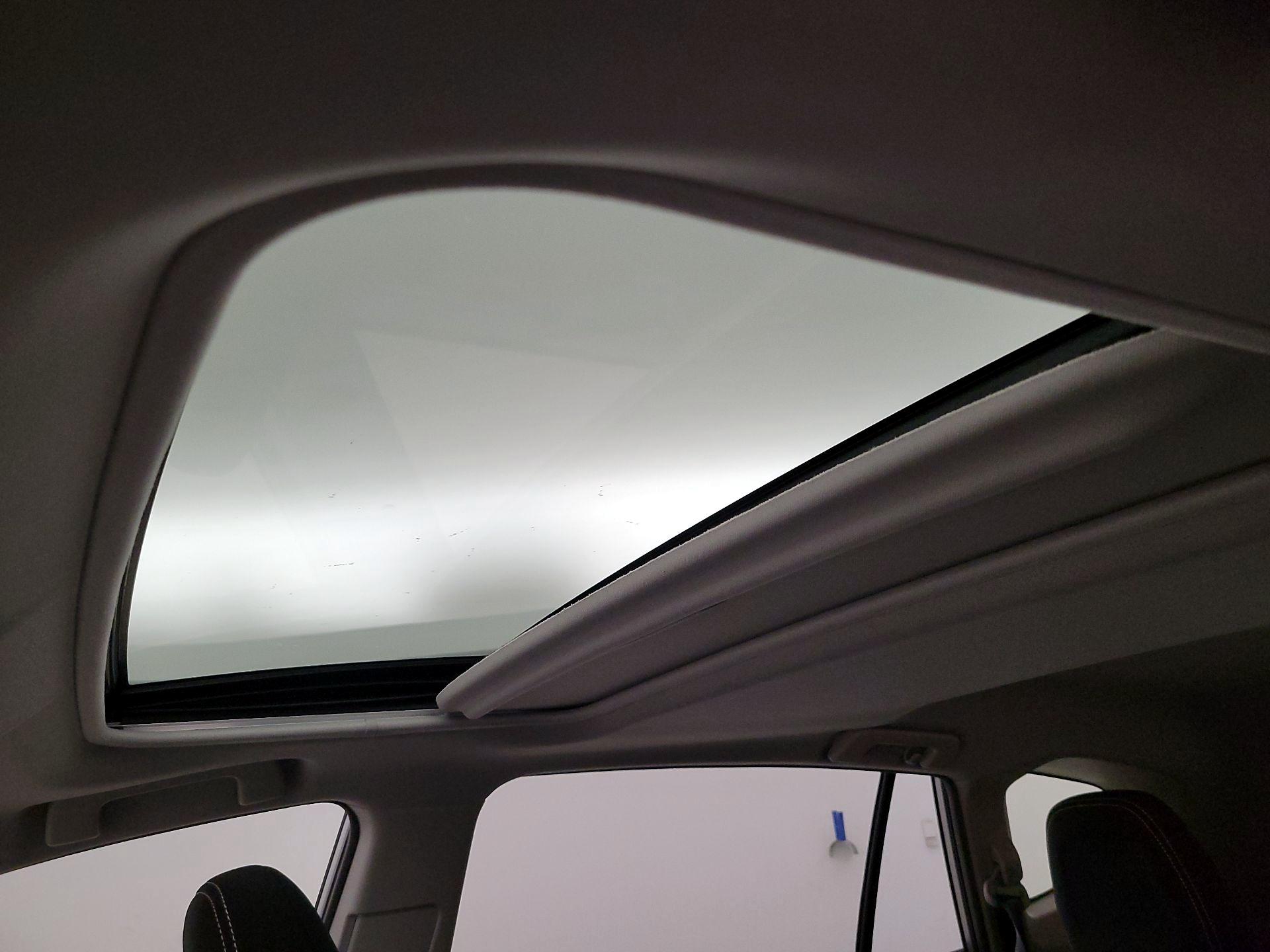 Thumbnail: 2018 Toyota RAV4 - 17