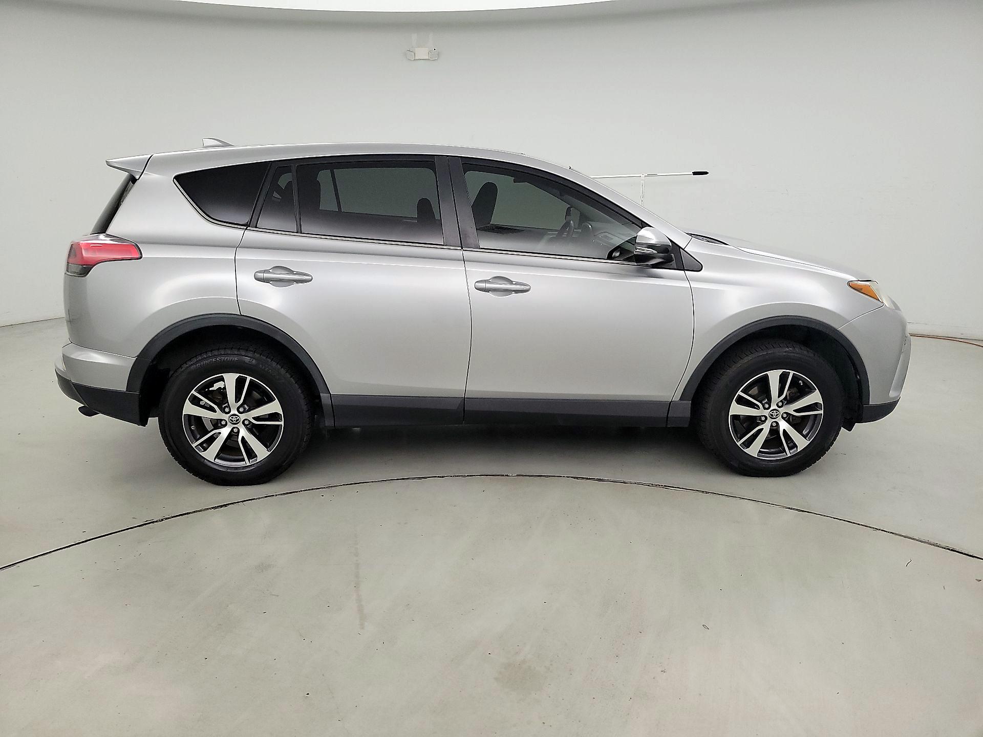 Thumbnail: 2018 Toyota RAV4 - 4
