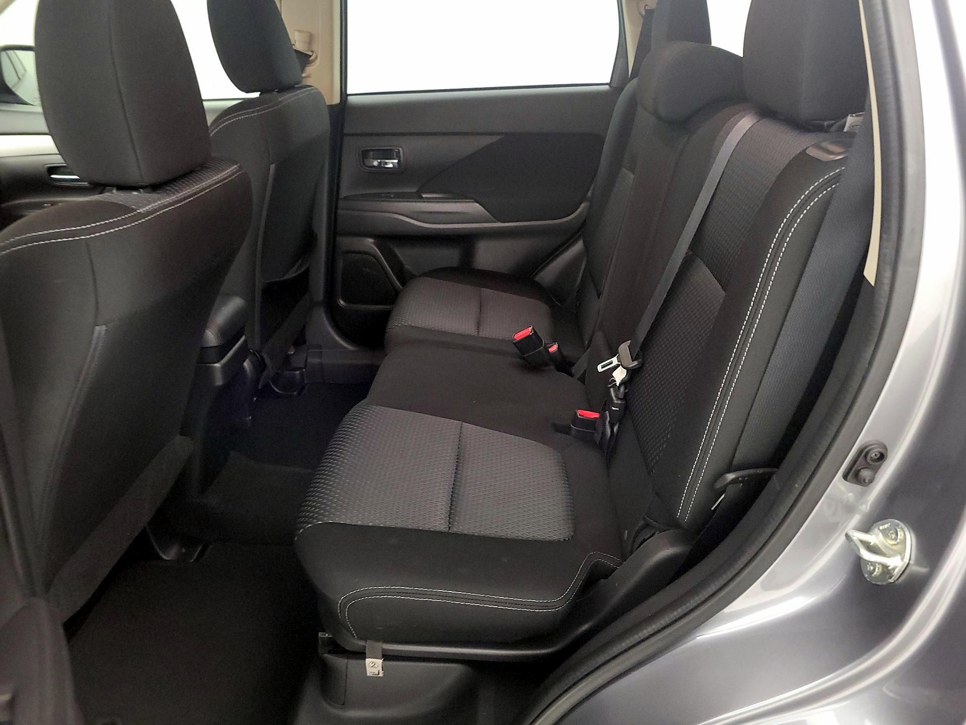 Thumbnail: 2017 Mitsubishi Outlander - 17