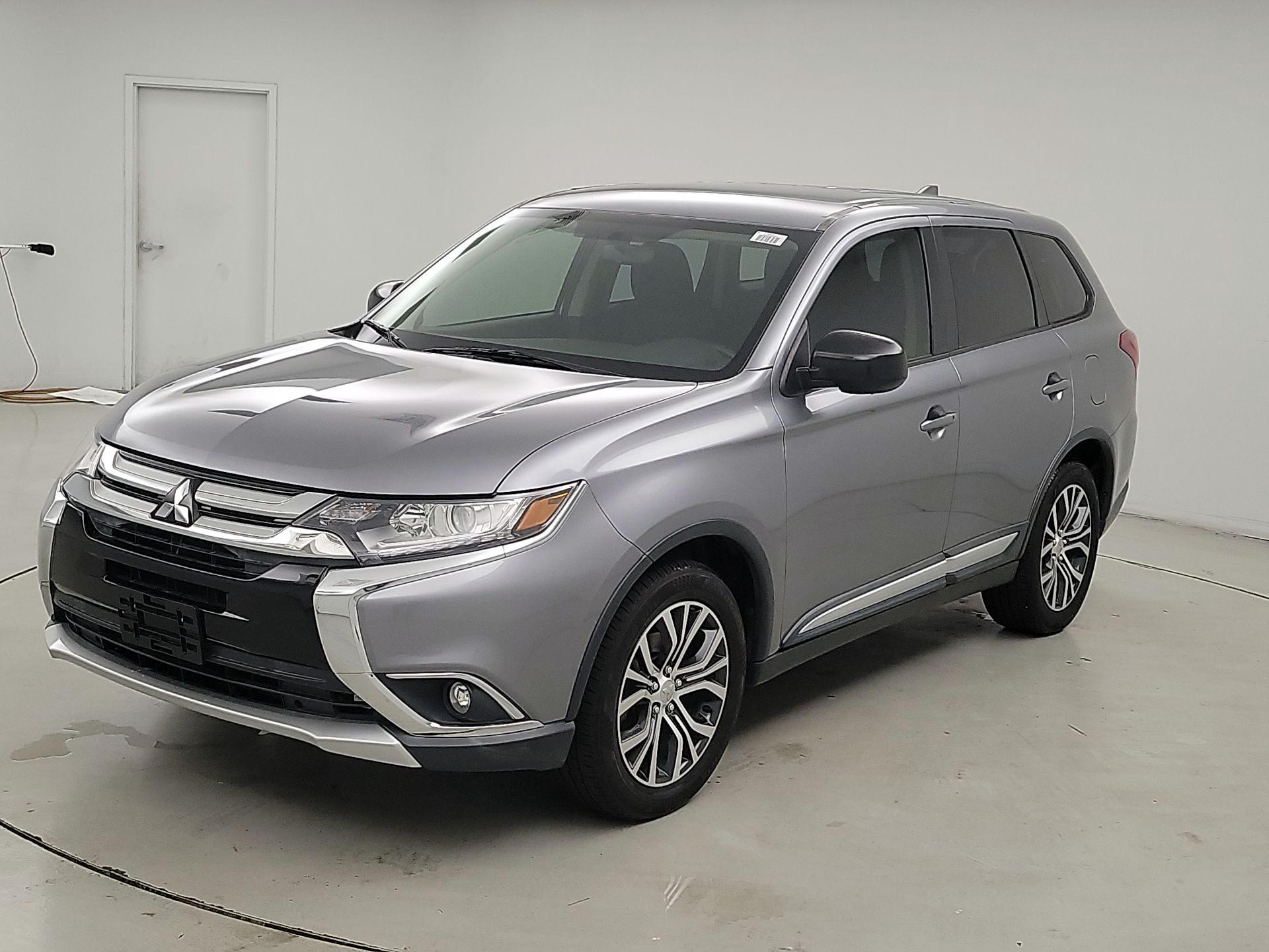 Thumbnail: 2017 Mitsubishi Outlander - 3