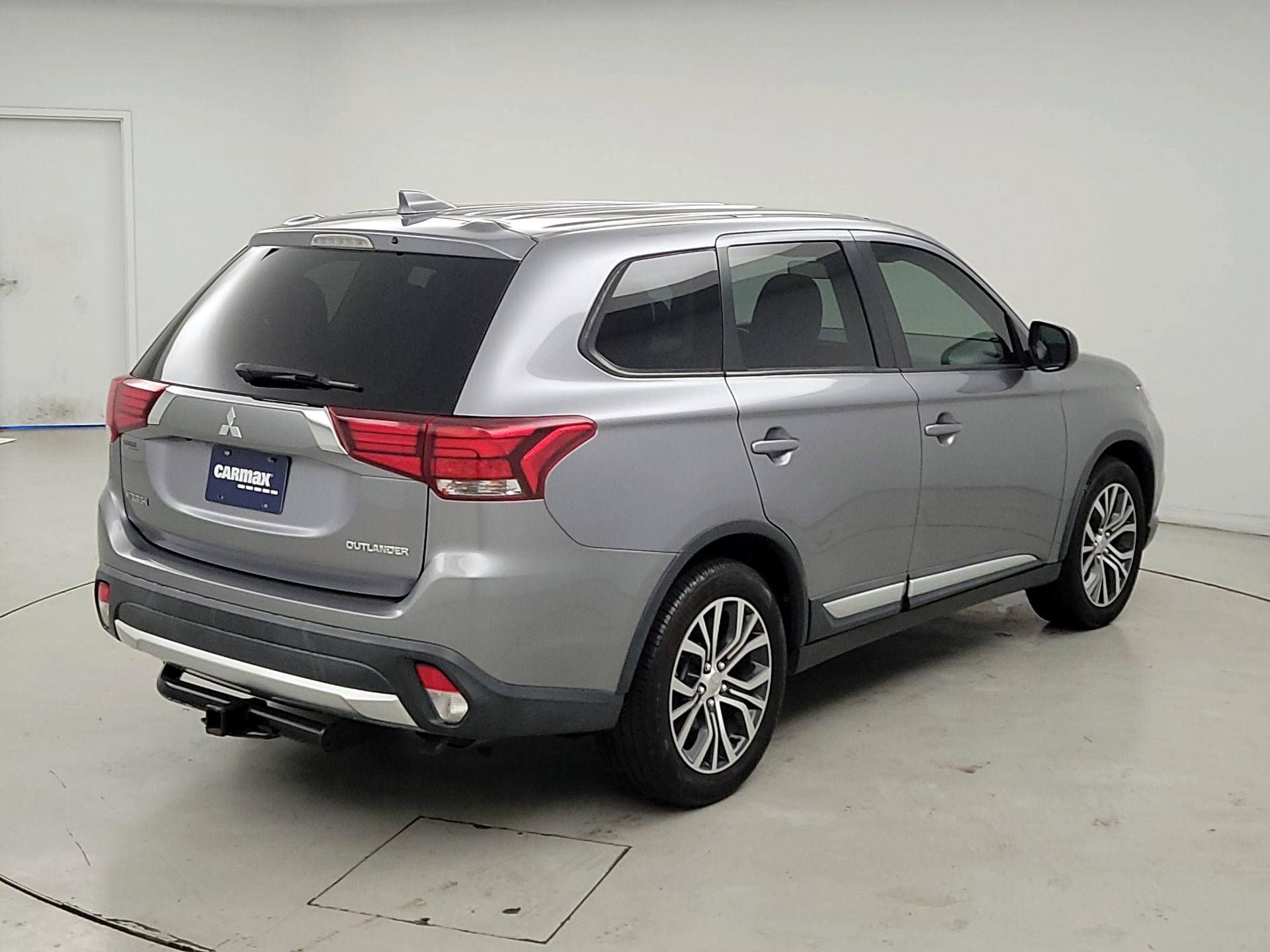 Thumbnail: 2017 Mitsubishi Outlander - 5