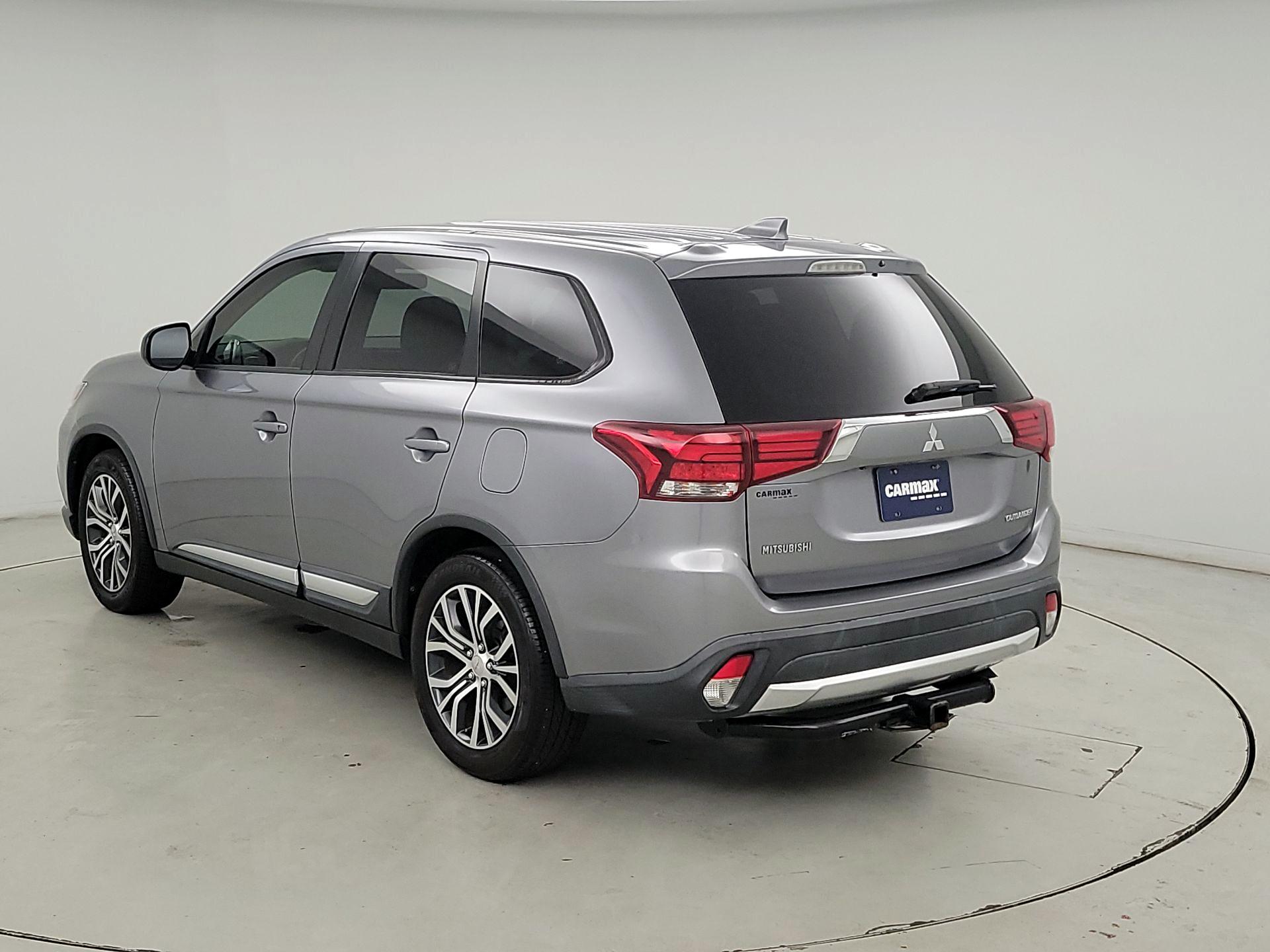 Thumbnail: 2017 Mitsubishi Outlander - 7