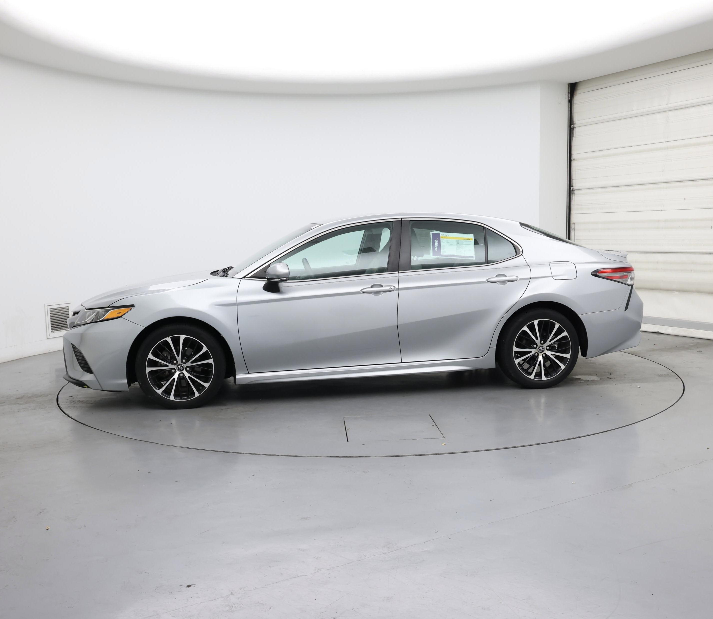 Thumbnail: 2018 Toyota Camry - 3