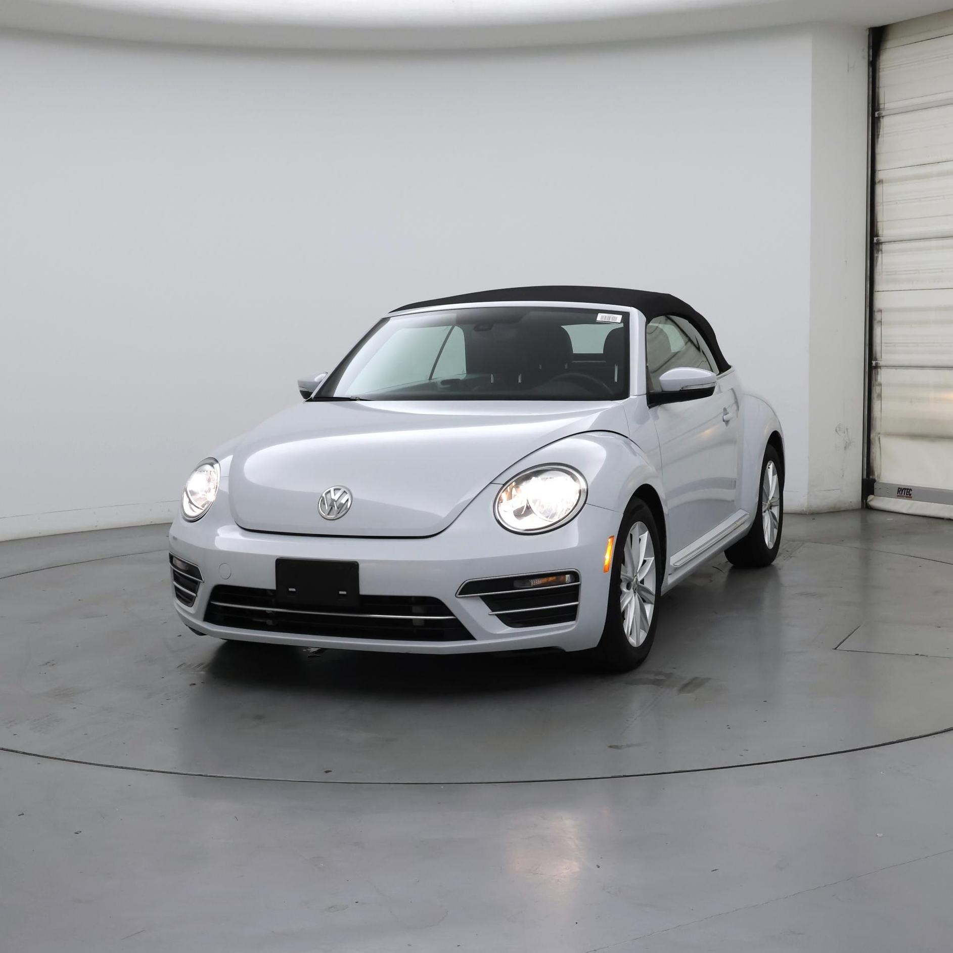 Thumbnail: 2017 Volkswagen Beetle - 4