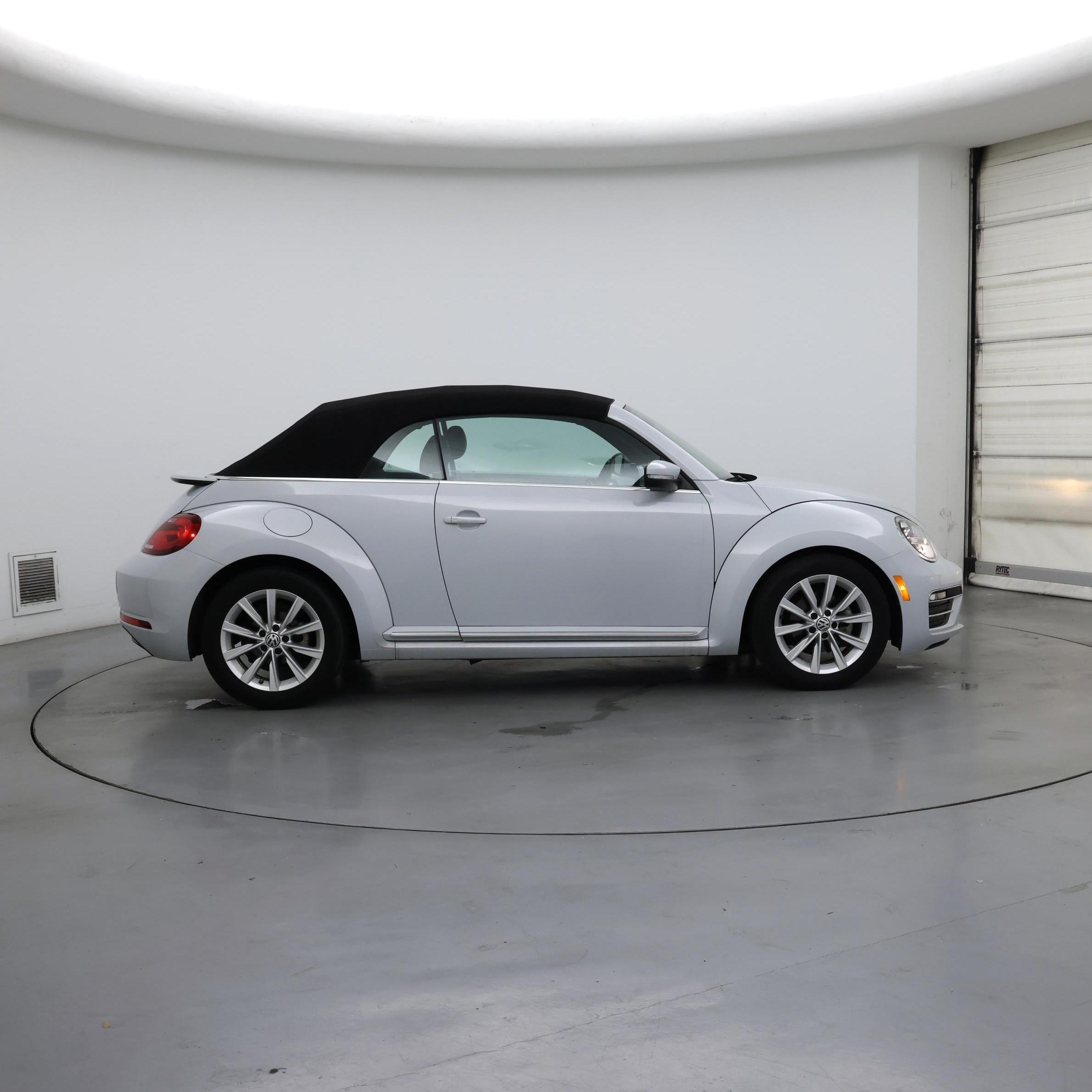 Thumbnail: 2017 Volkswagen Beetle - 7