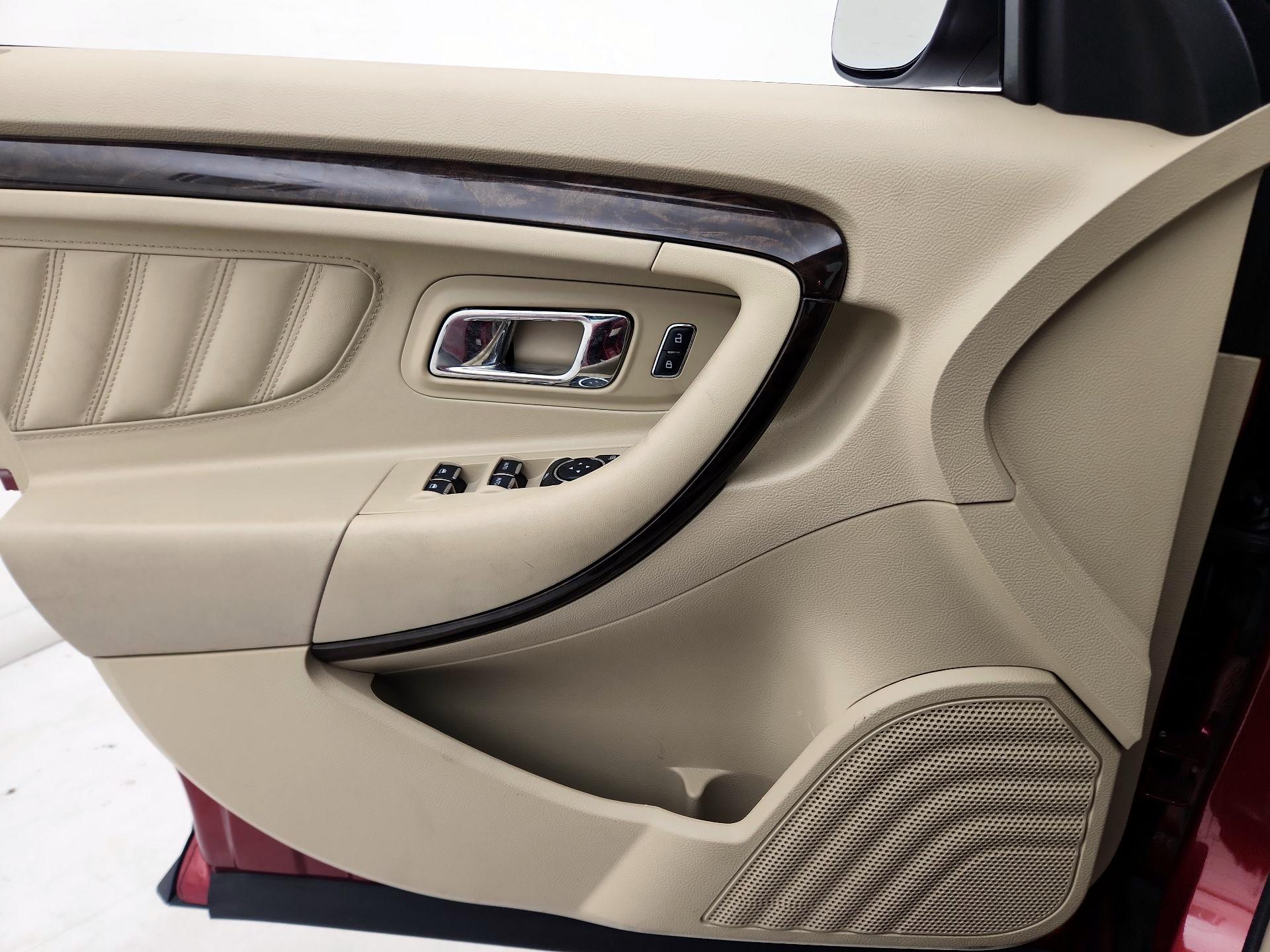 Thumbnail: 2017 Ford Taurus - 12