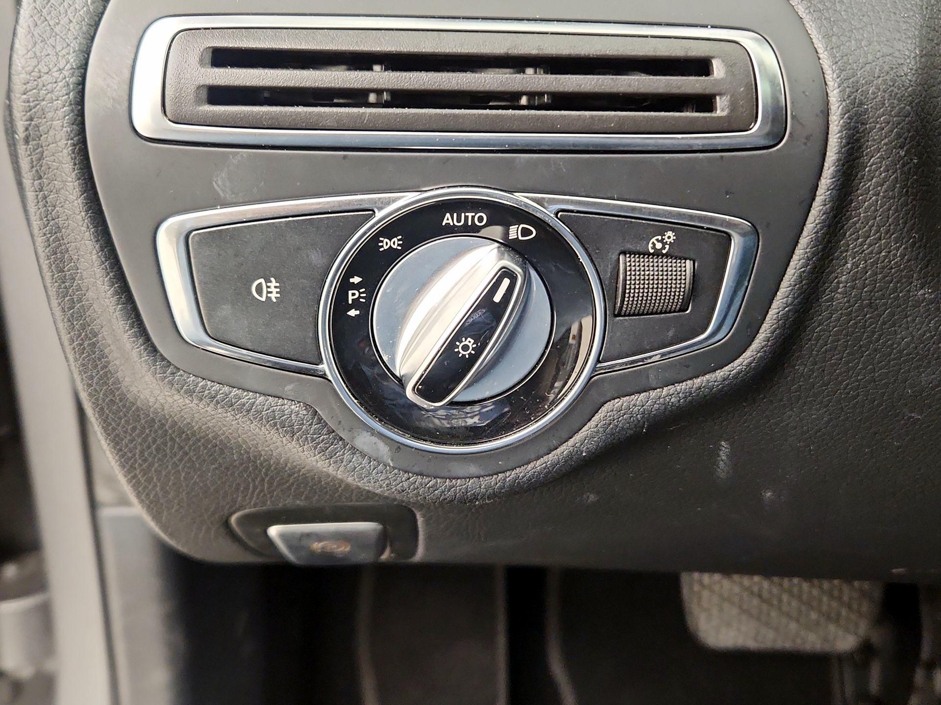 Thumbnail: 2015 Mercedes-Benz C-Class - 13