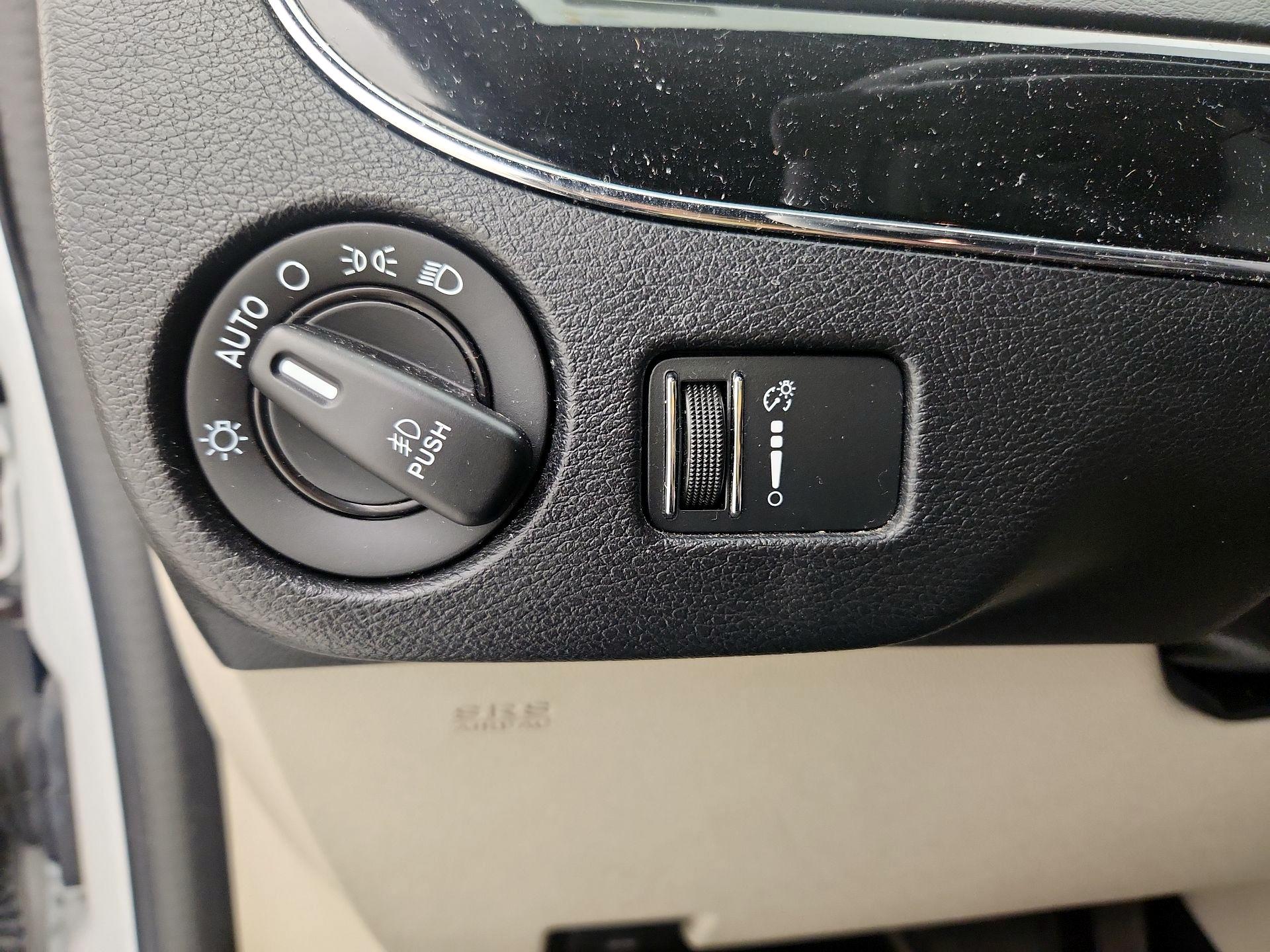 Thumbnail: 2017 Dodge Grand Caravan - 13