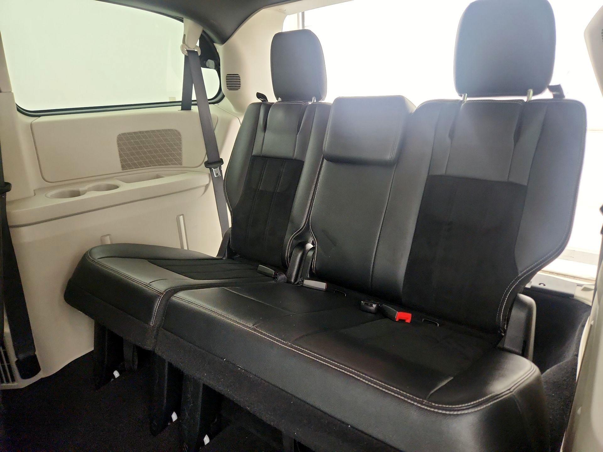 Thumbnail: 2017 Dodge Grand Caravan - 19