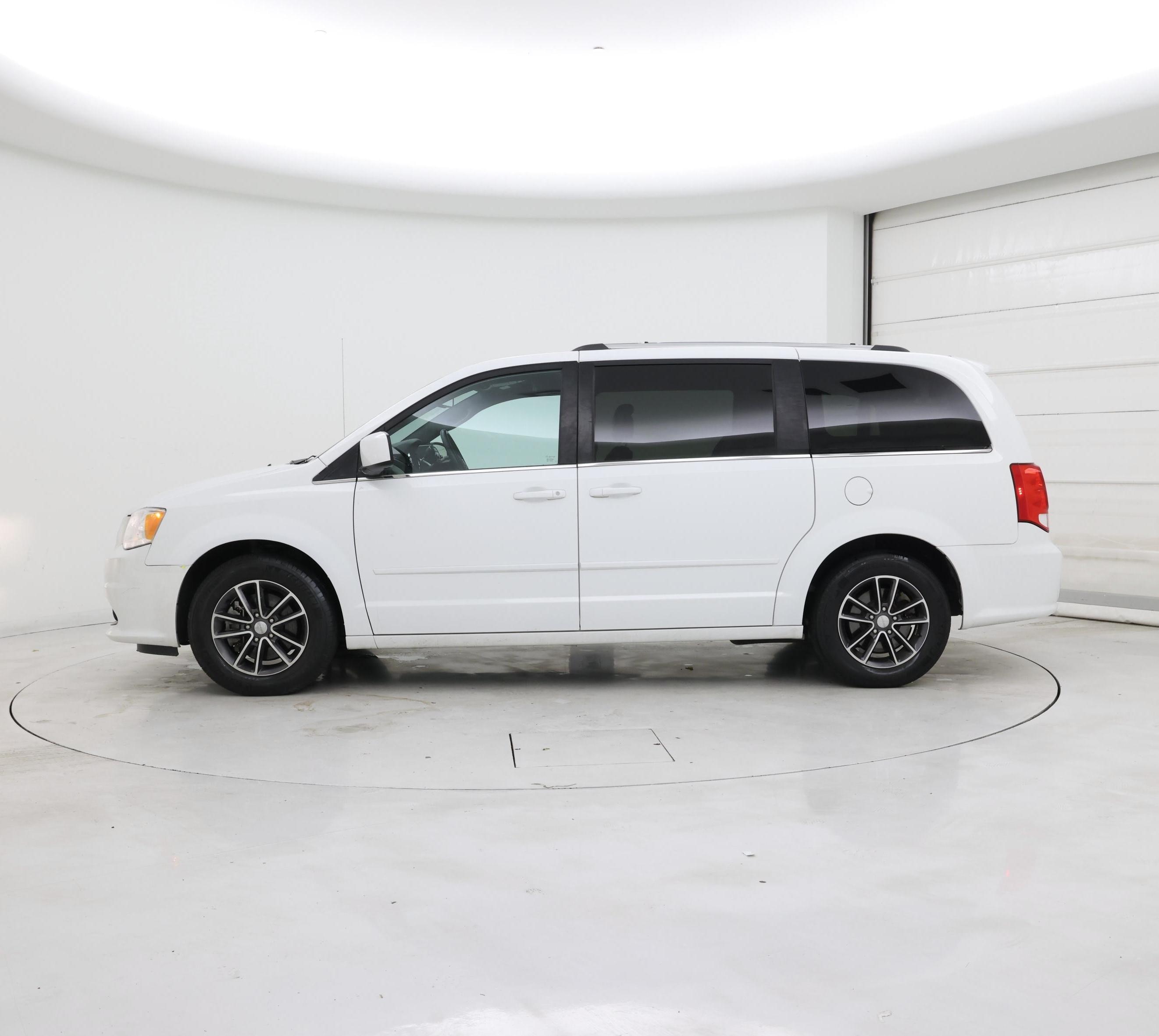 Thumbnail: 2017 Dodge Grand Caravan - 3