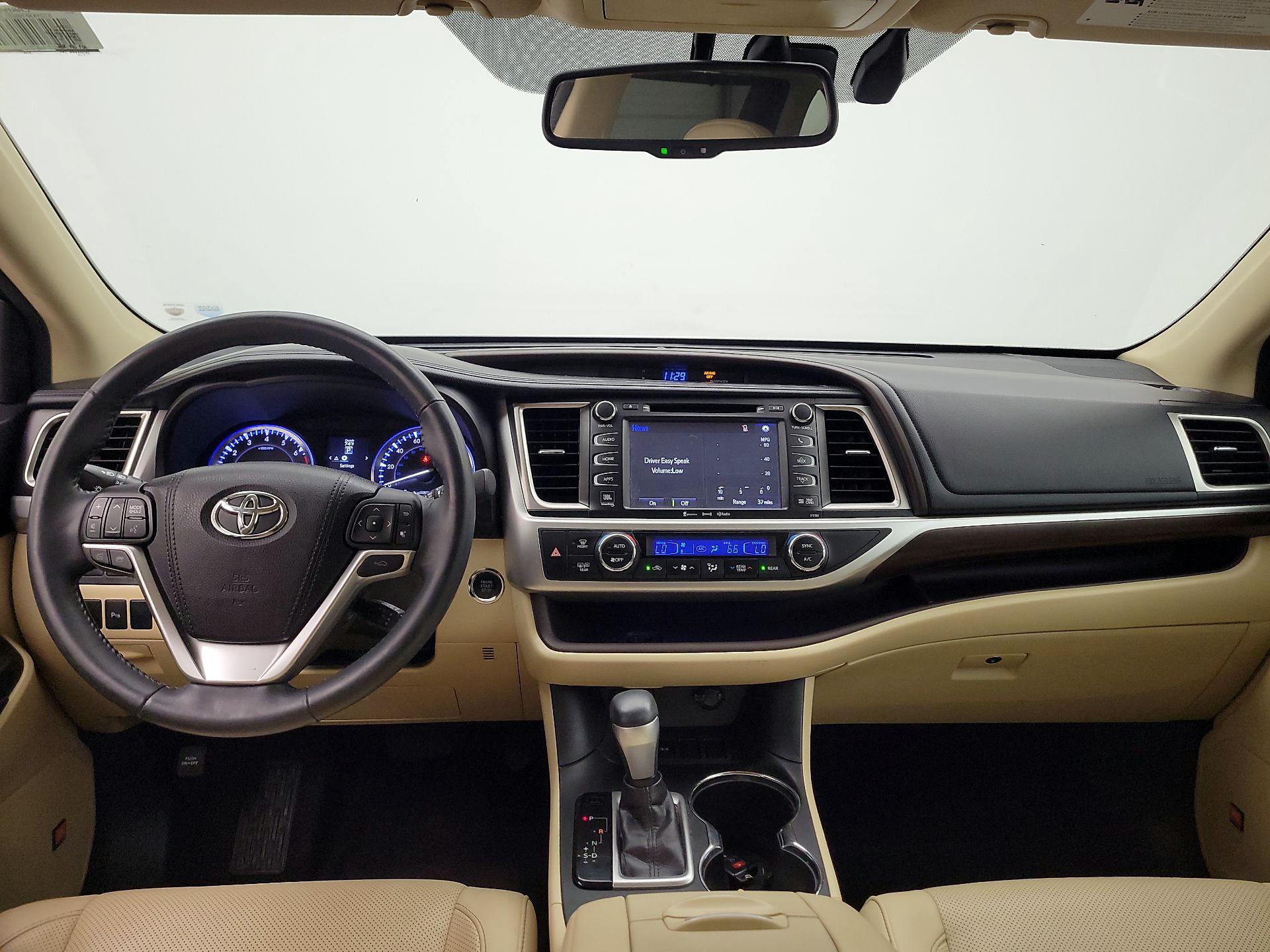 Thumbnail: 2016 Toyota Highlander - 9