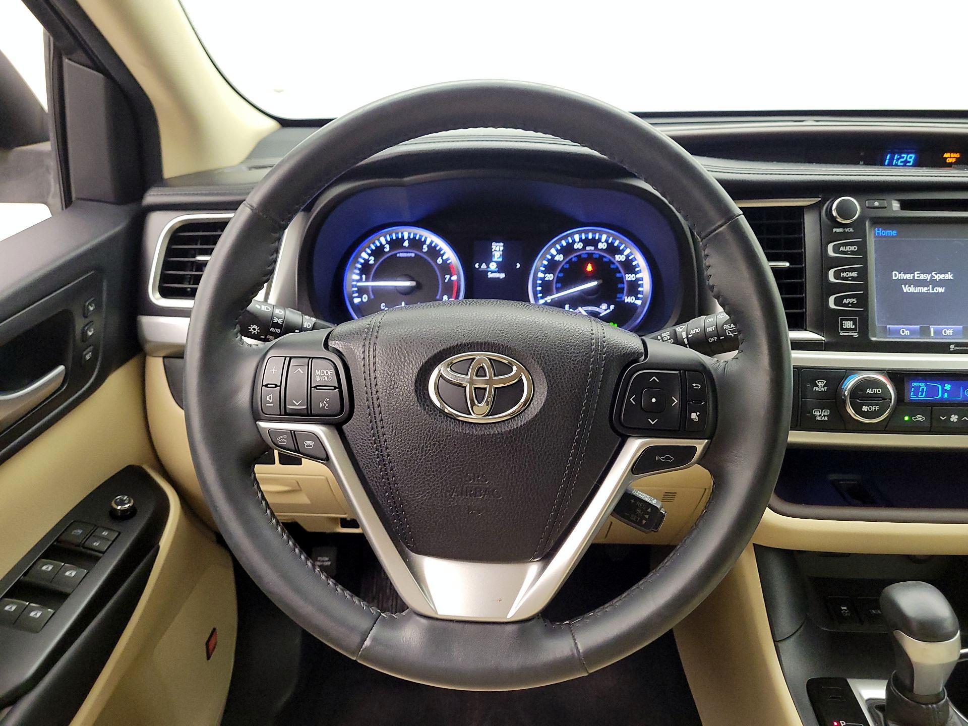 Thumbnail: 2016 Toyota Highlander - 10