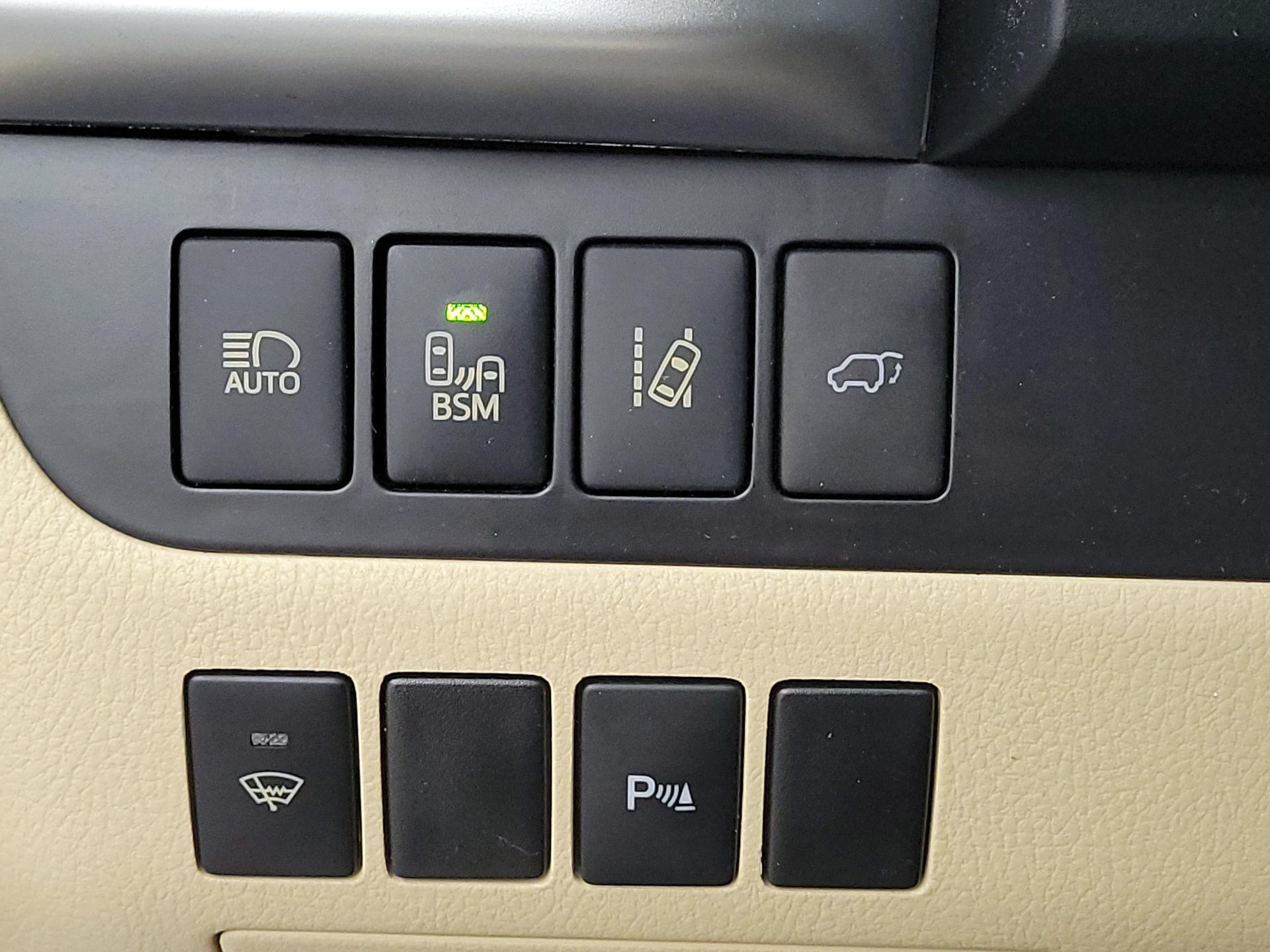Thumbnail: 2016 Toyota Highlander - 13